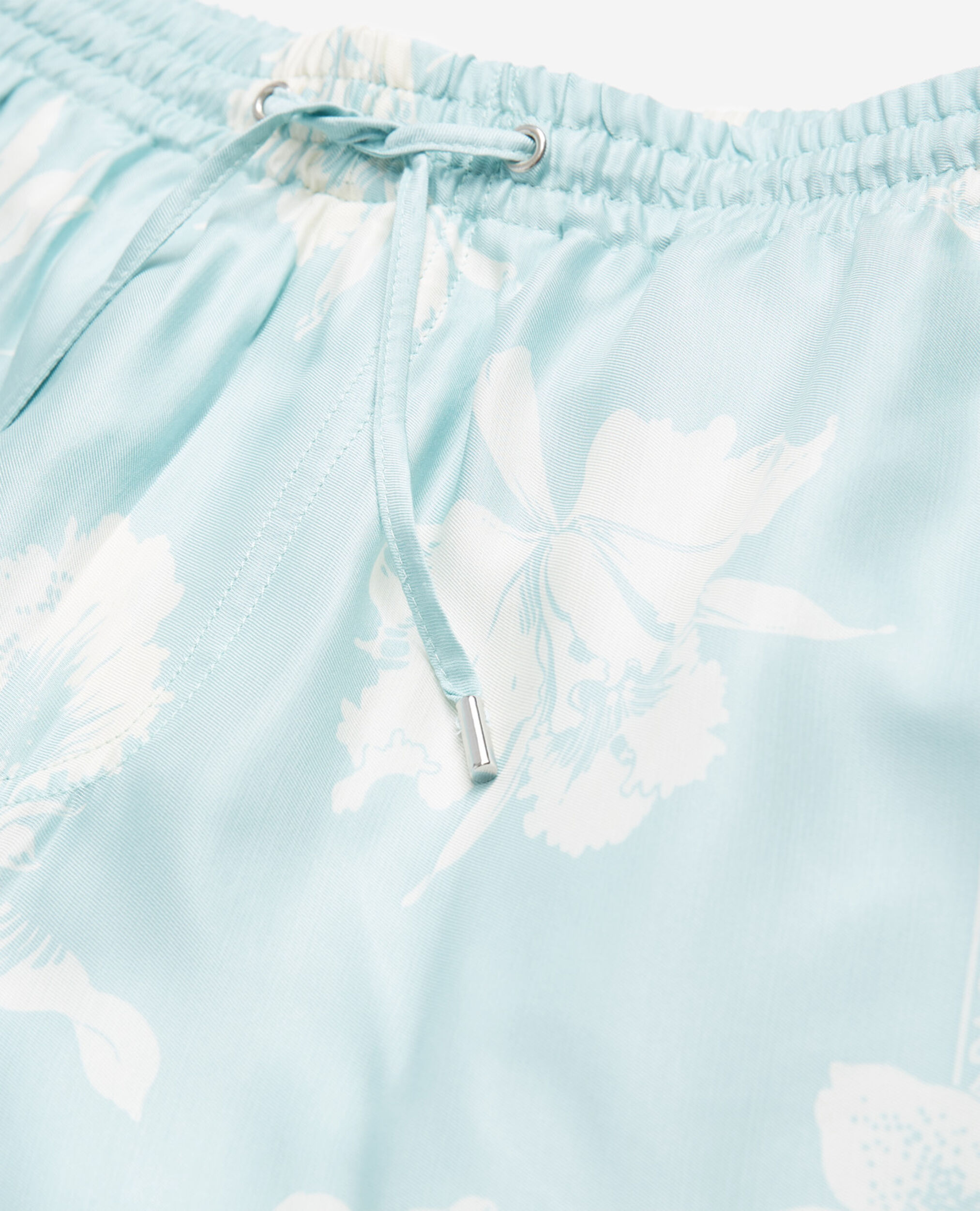 Flowing sky blue shorts w/ floral bandanna motif, BLUE WHITE, hi-res image number null