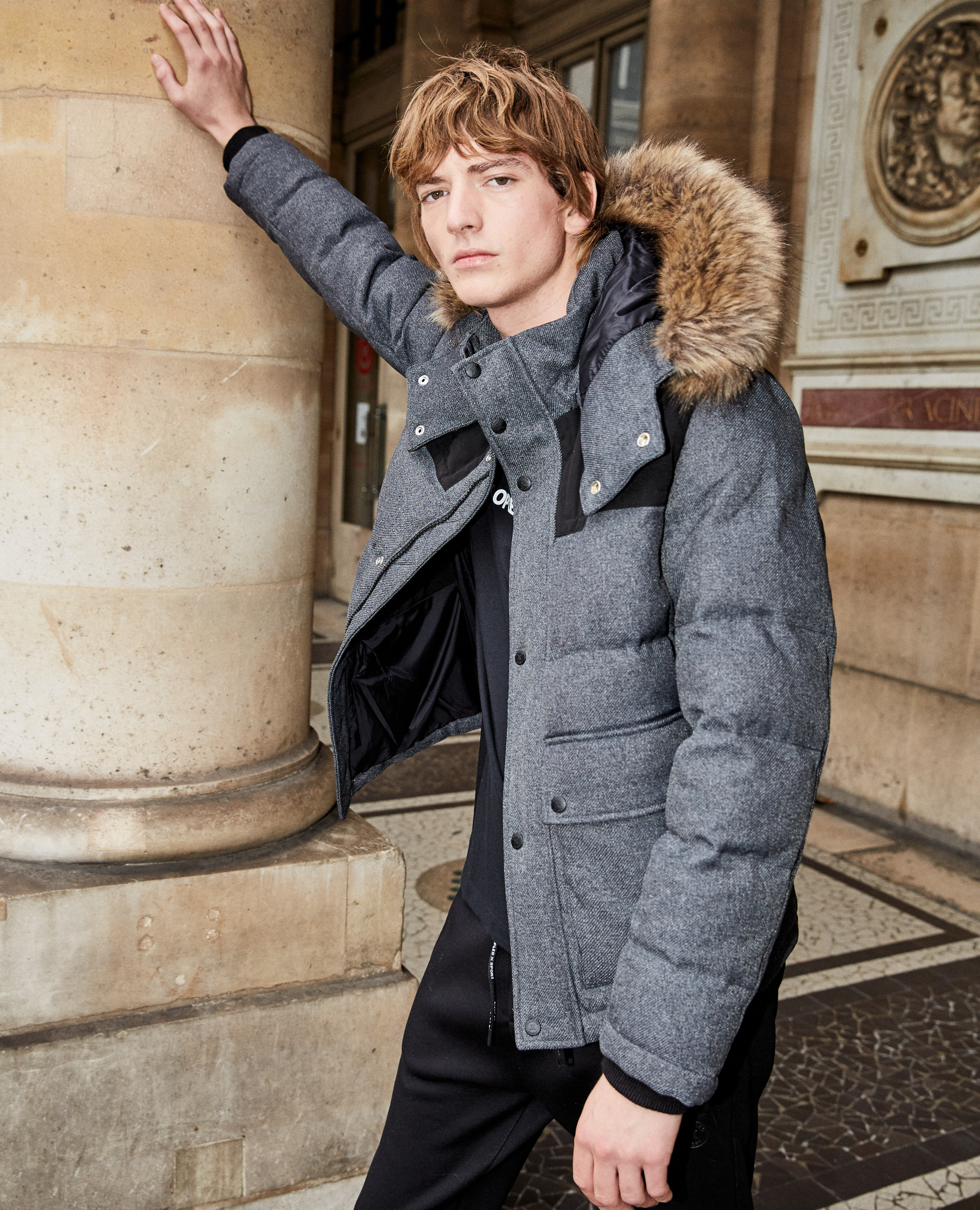 Down coat with real fur trim hood 2025