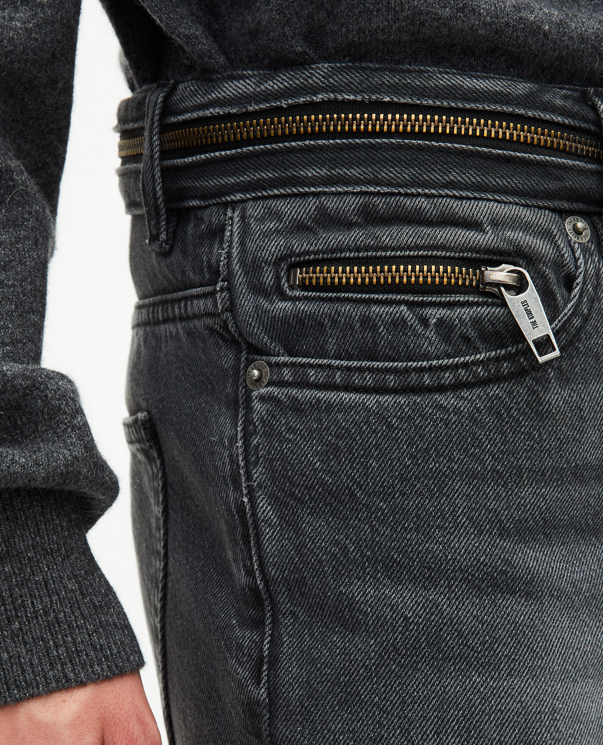Schmale schwarze Jeans mit verwaschener Optik, BLACK WASHED, hi-res image number null