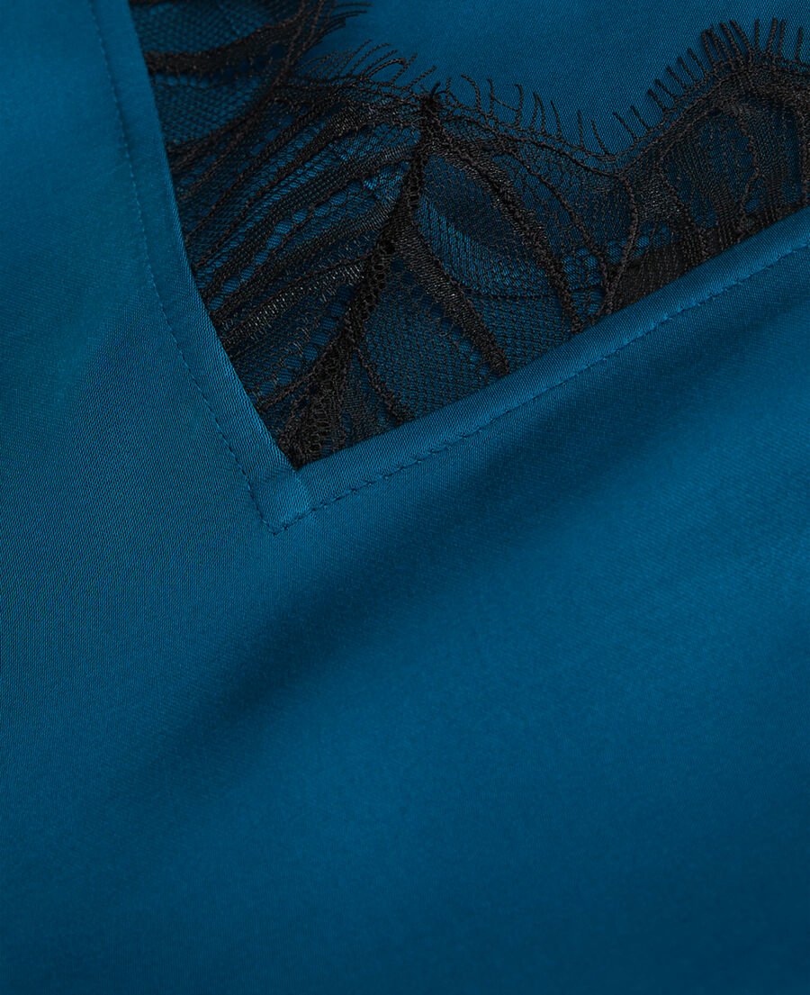 camiseta interior azul detalles encaje