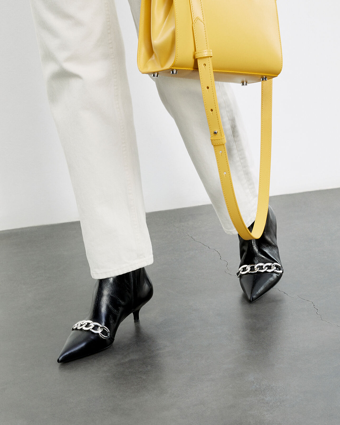 The Kooples FEMME BLACK bottines noires à talons détail chaîne