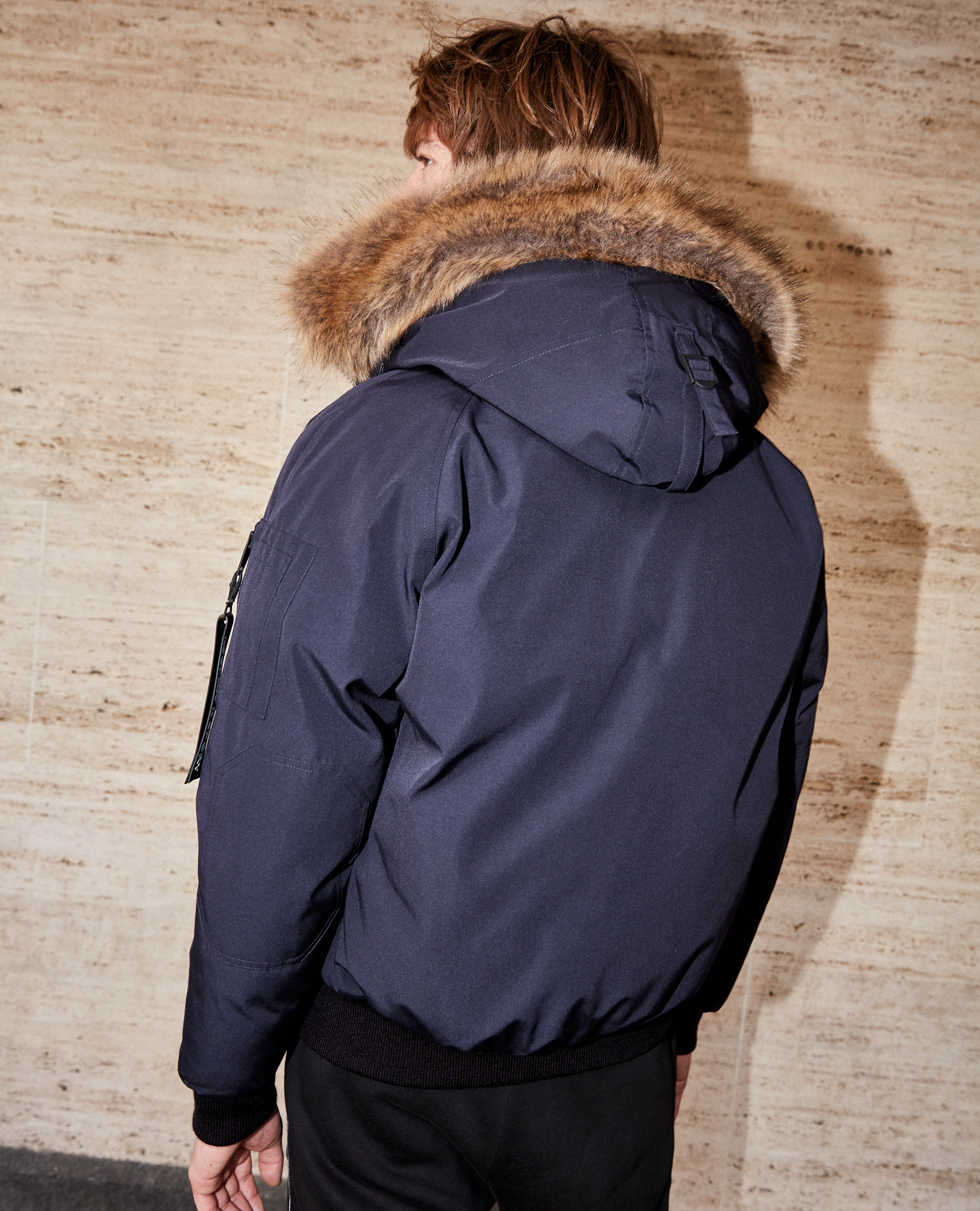 Doudoune nylon bleue courte a capuche