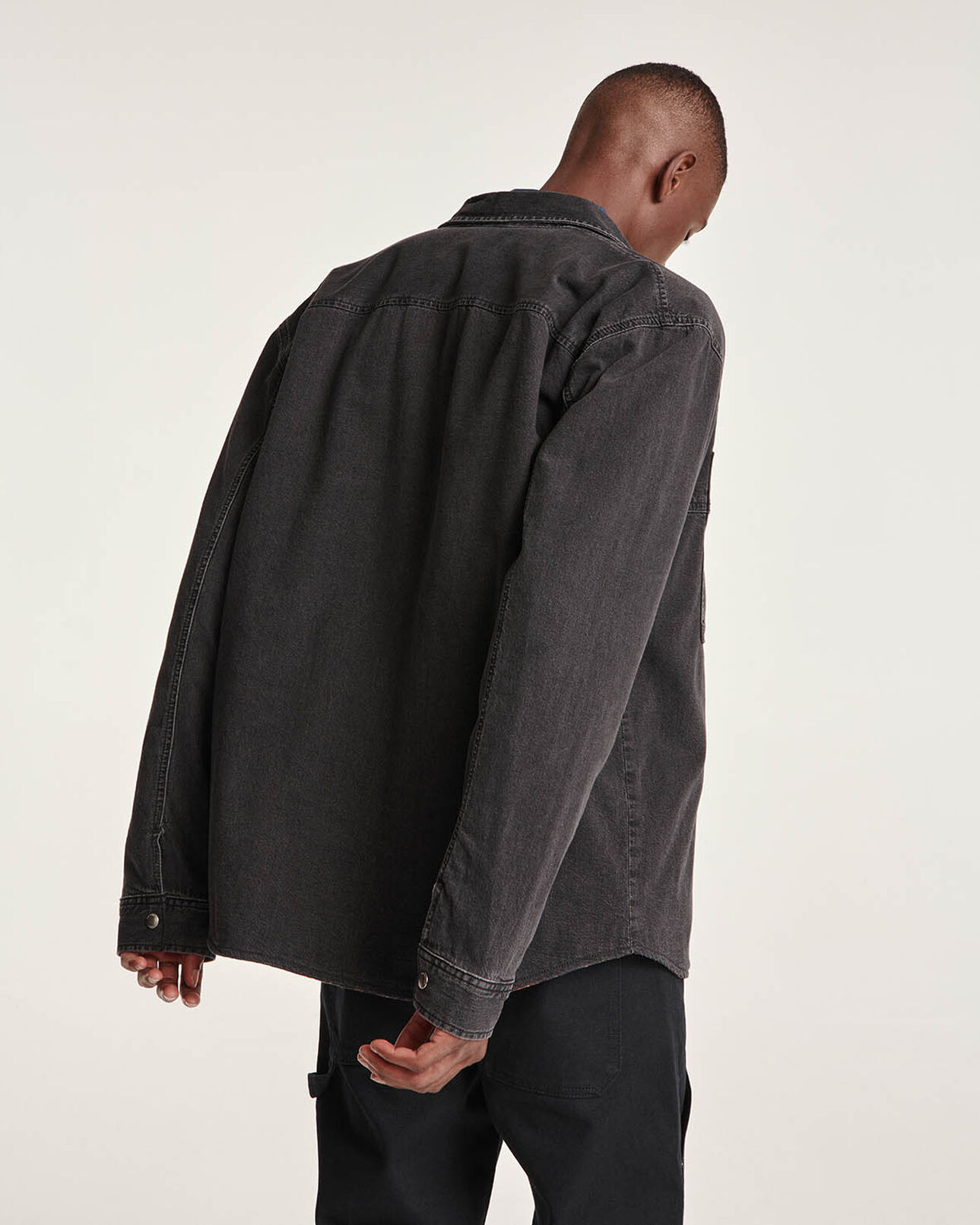 The Kooples HOMME BLACK WASHED chemise jean noir à doublure carreaux