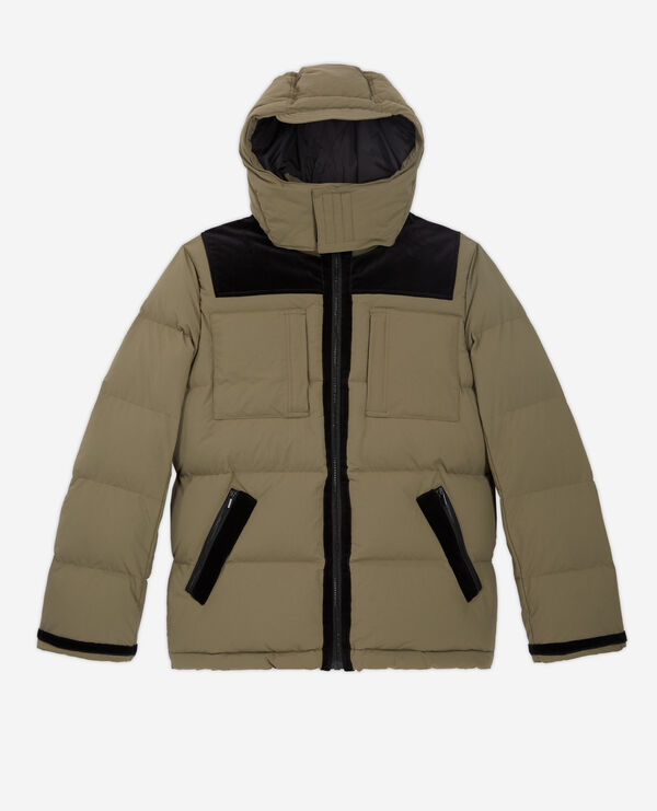 khakifarbene daunenjacke