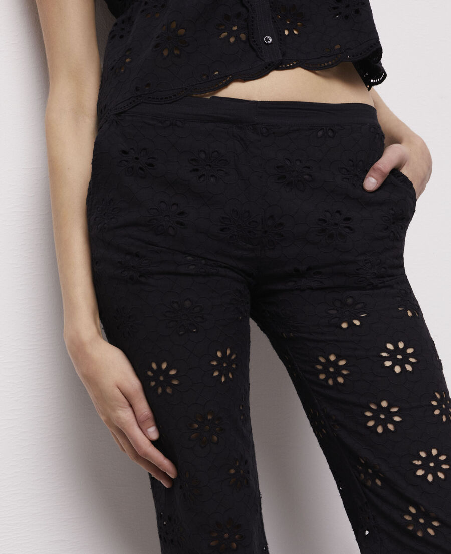 pantalon noir en broderie anglaise