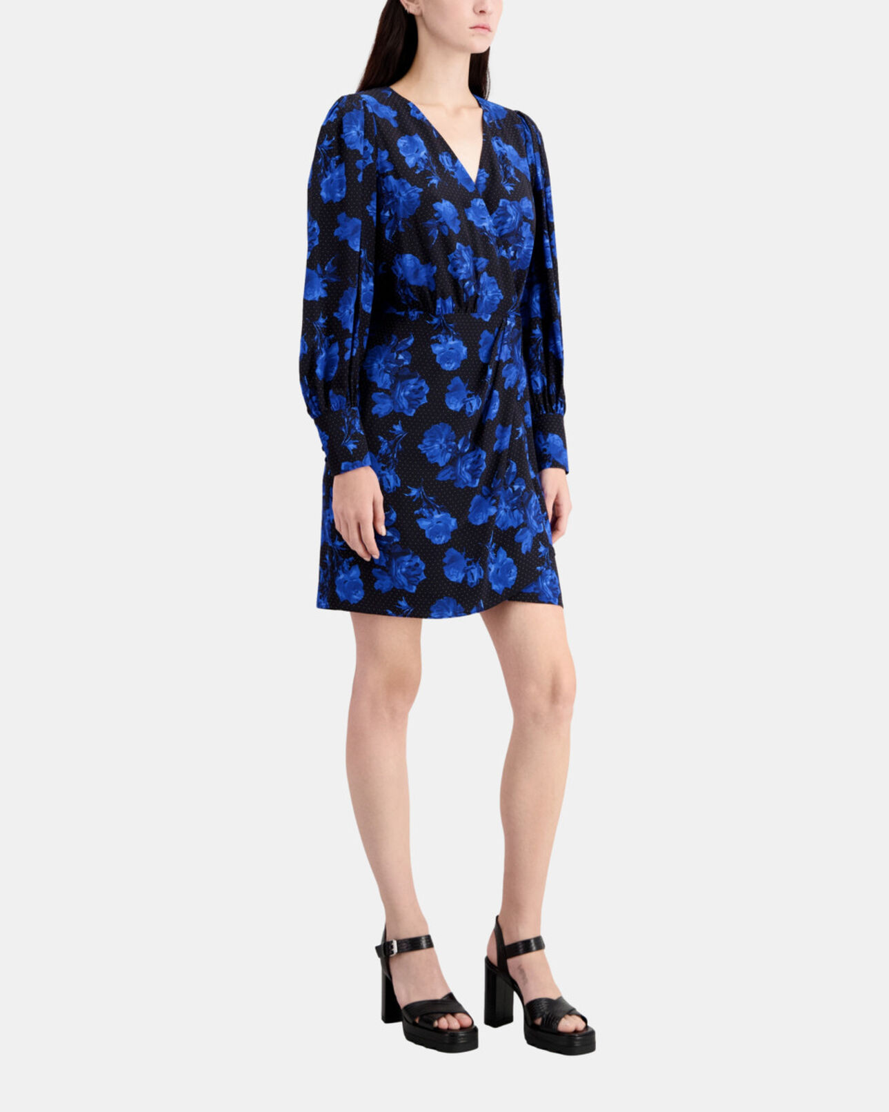 The Kooples FEMME BLACK BLUE robe portefeuille courte imprimée en soie