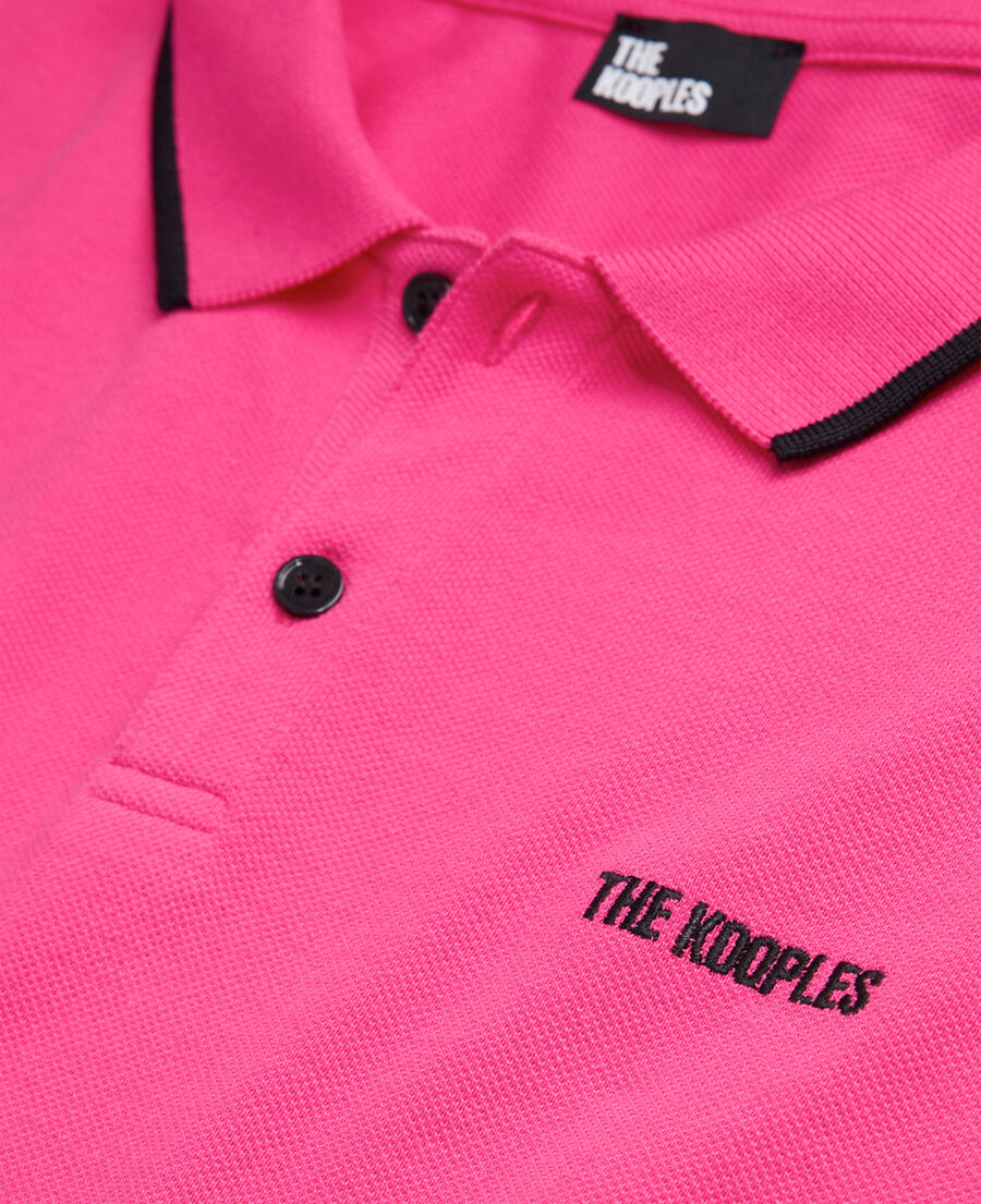 camisa polo rosa logotipo