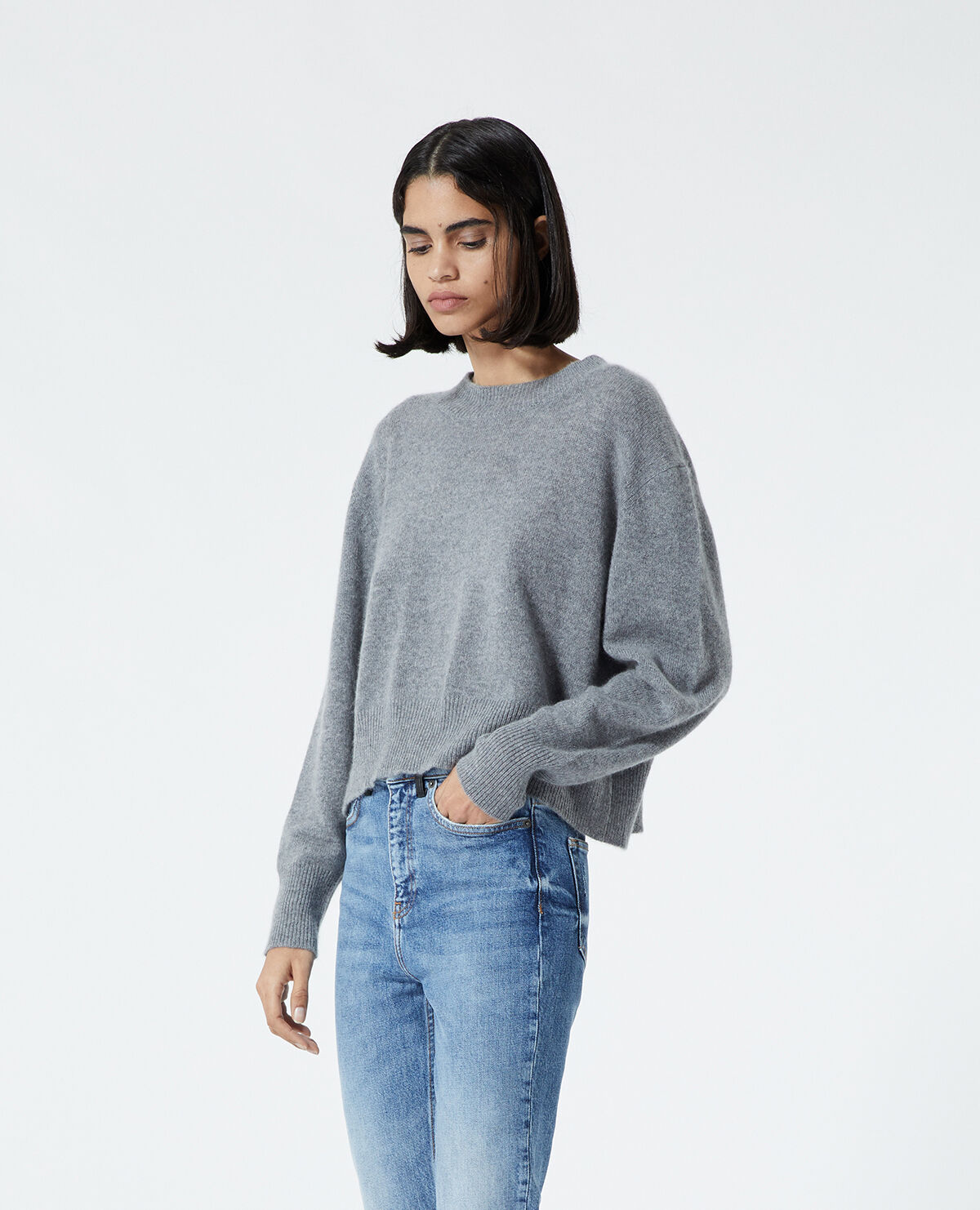 Round neck grey jumper