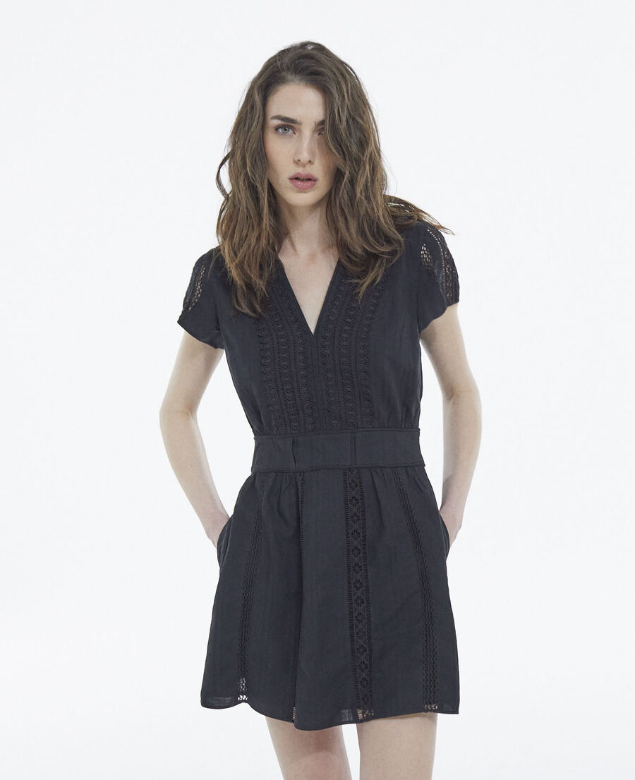 robe brodée noire courte détail gallon