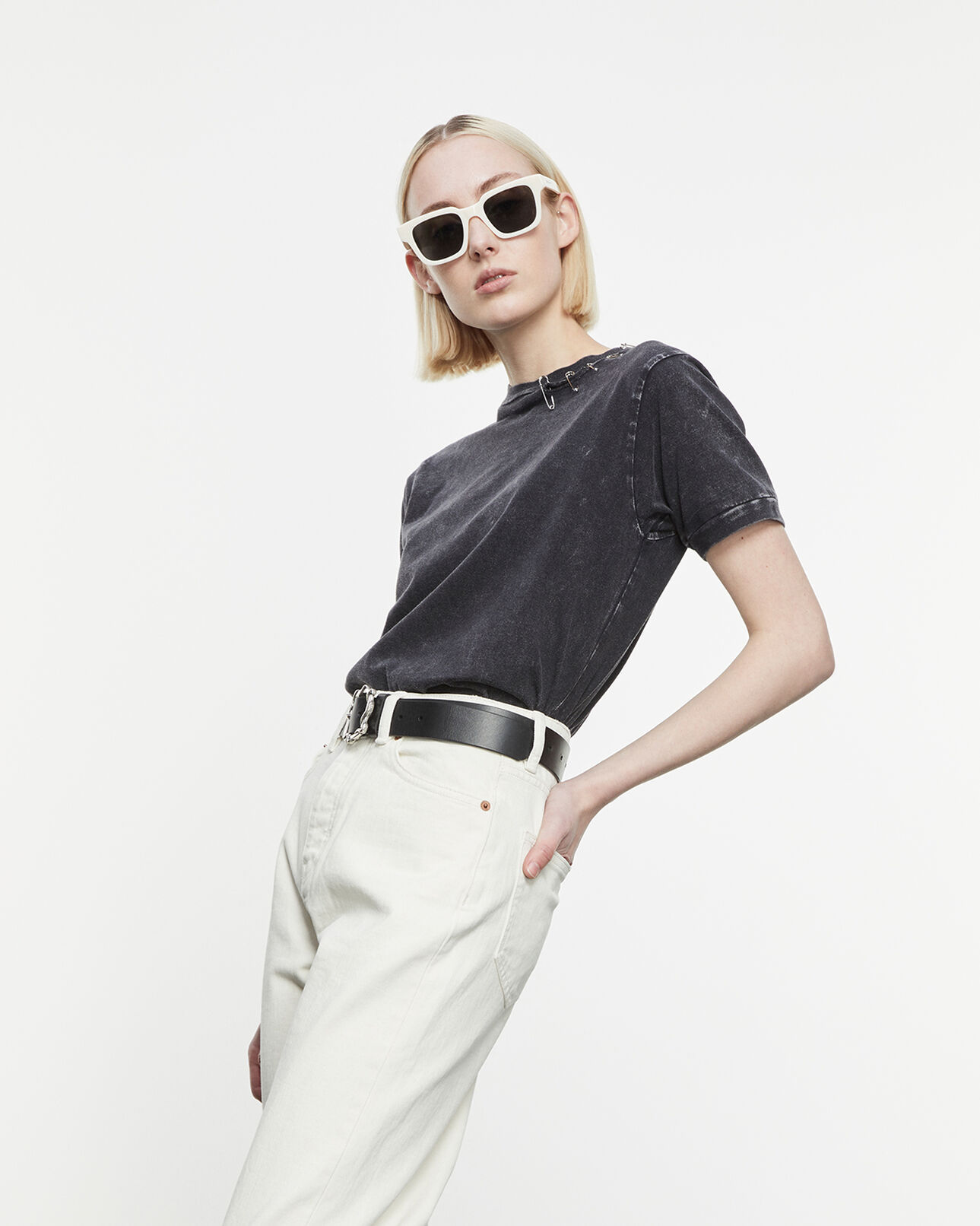 The Kooples FEMME BLACK WASHED t-shirt noir délavé coton détail épingle