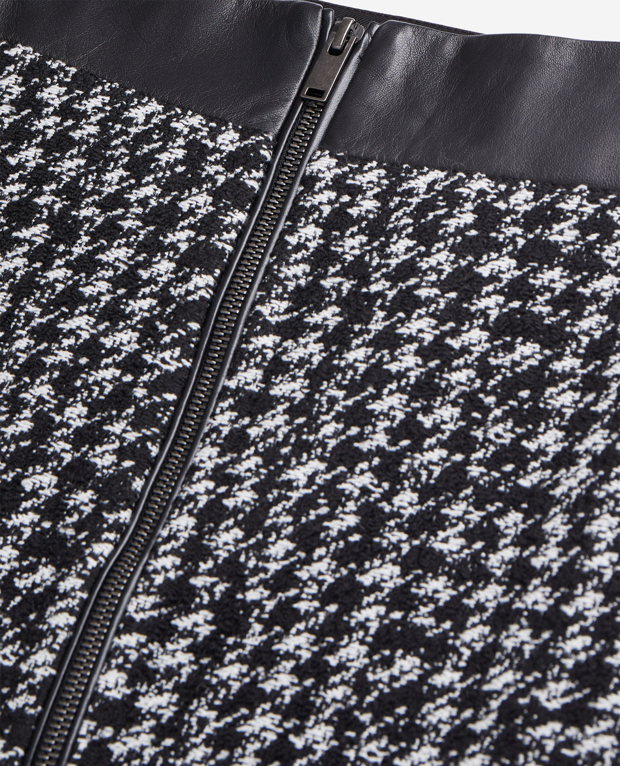 Kurzer schwarzer Rock aus Tweed, BLACK WHITE, hi-res image number null