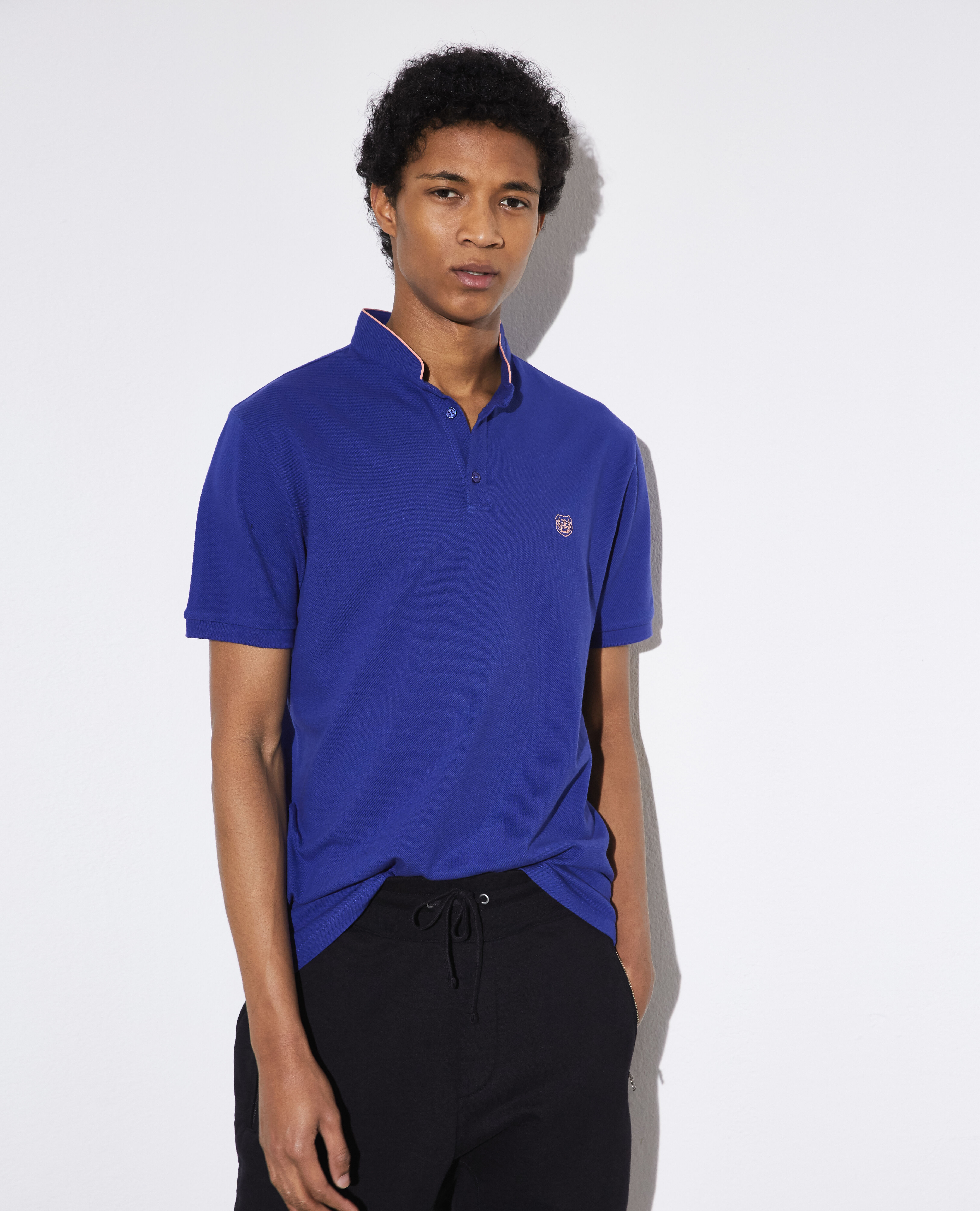 Collarless blue polo shirt with salmon pink embroidery