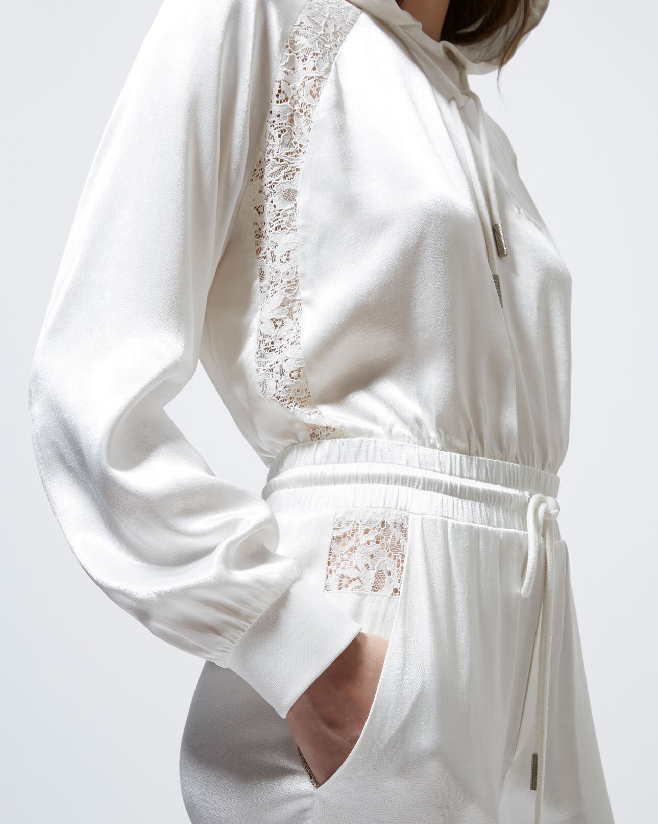 The Kooples FEMME ECRU top blanc à capuche bande dentelle