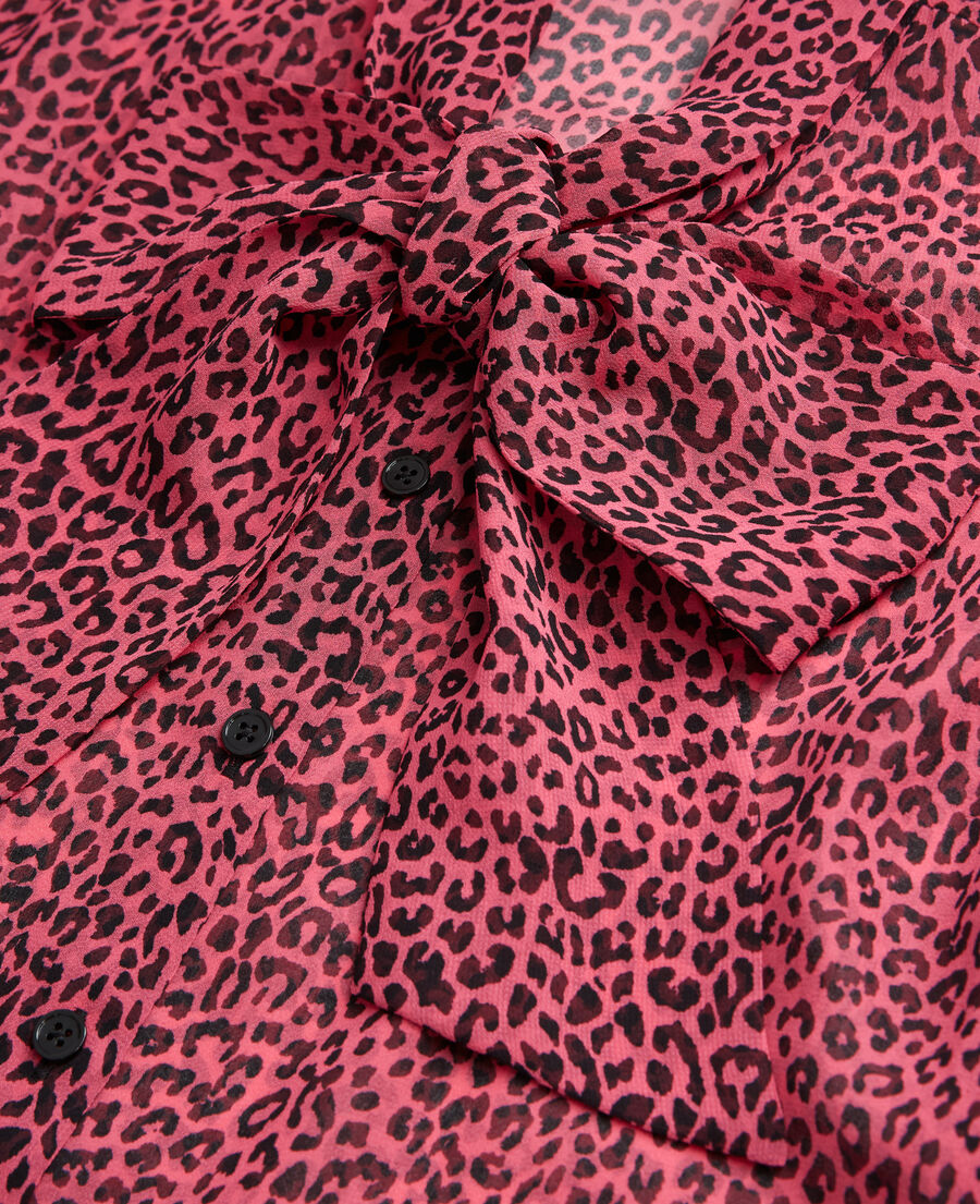 pink leopard-print shirt