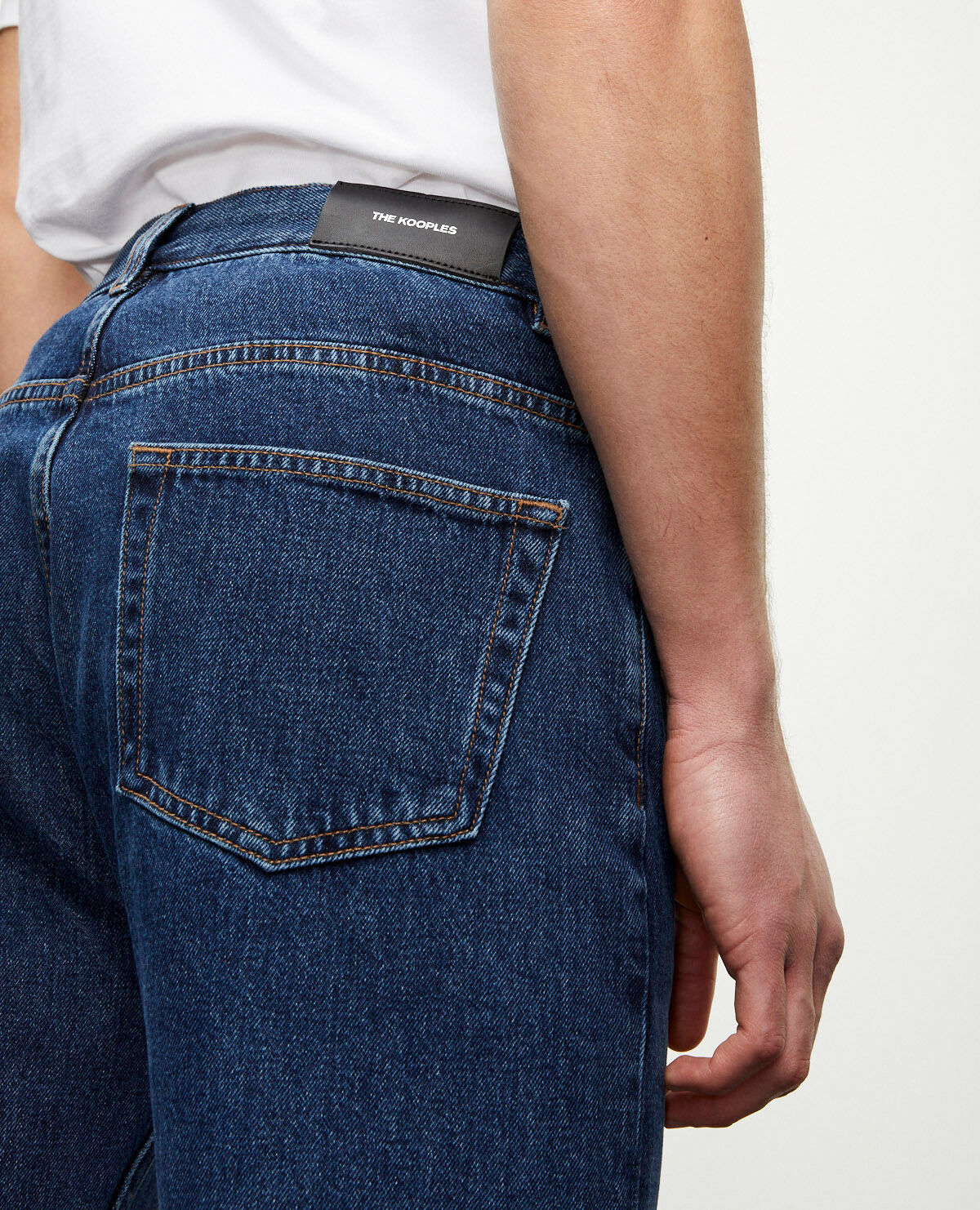 Vaqueros oscuros sales