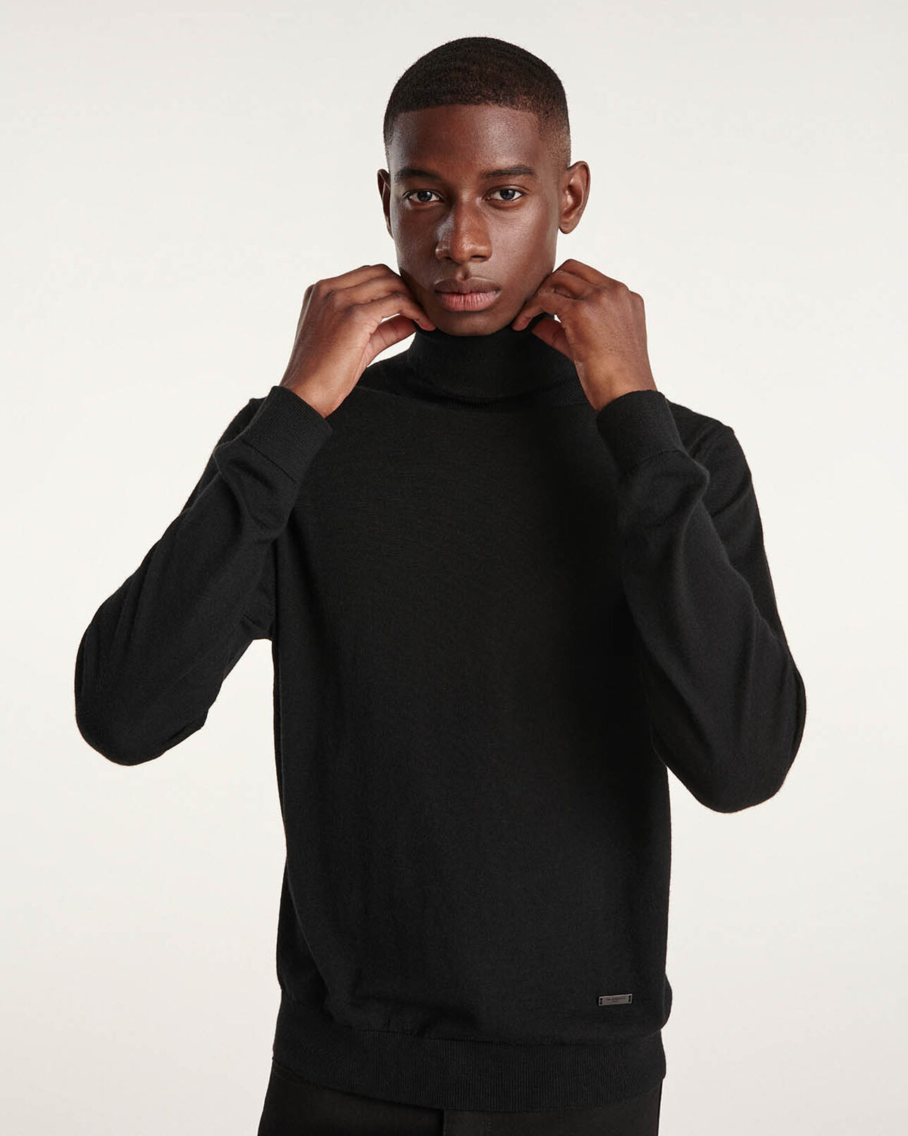 The Kooples HOMME BLACK pull col roulé laine noir slim cuir