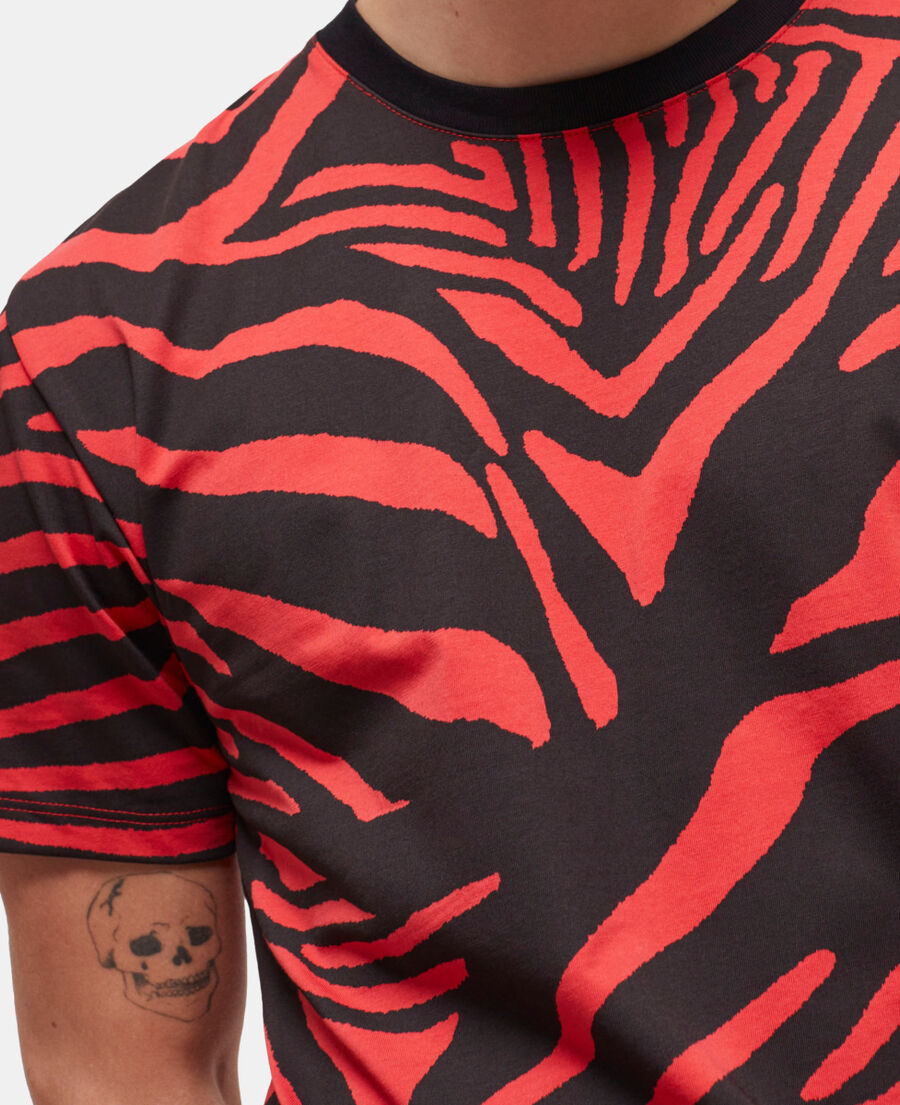 men's red printed t-shirt