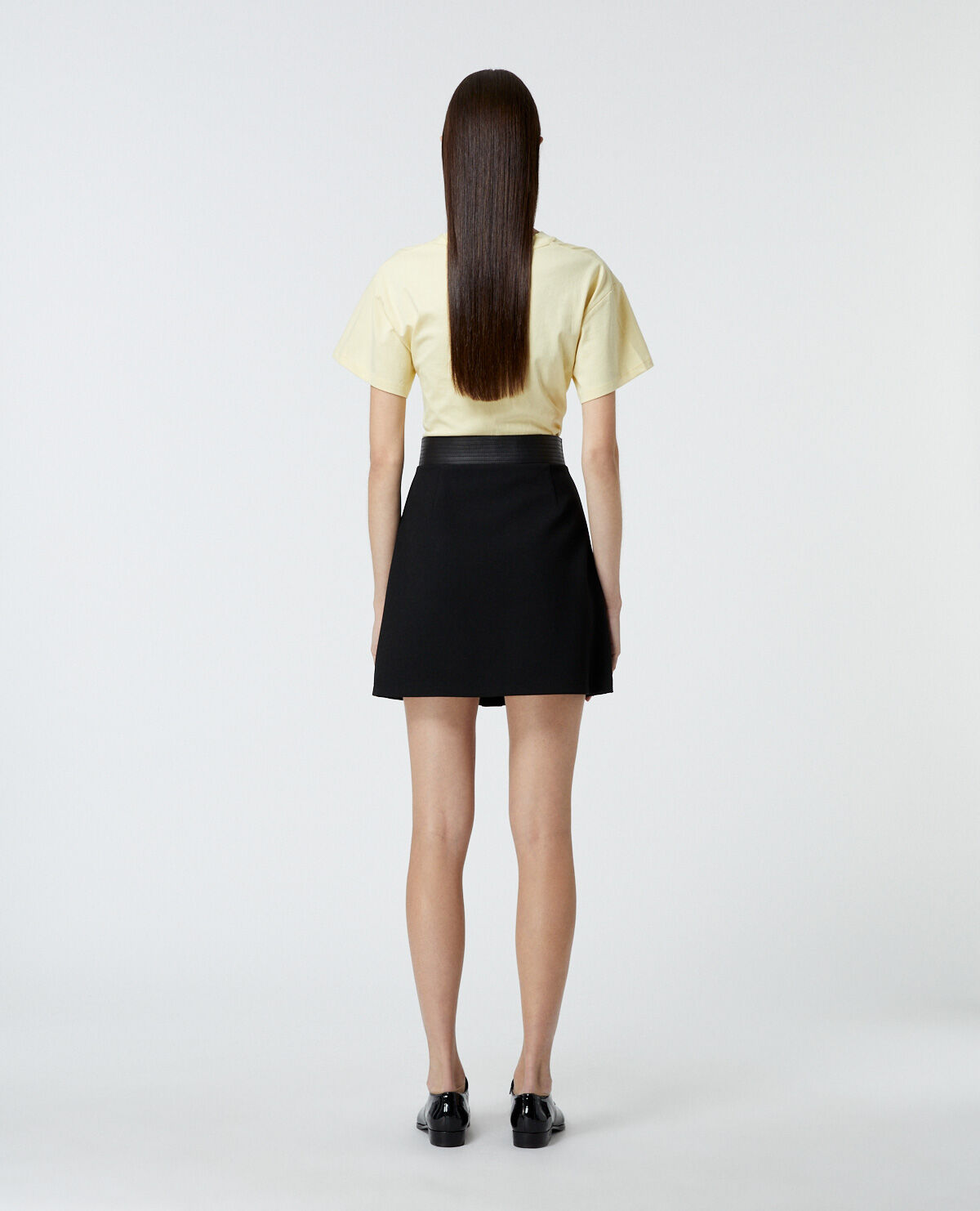 A line short black skirt with pockets