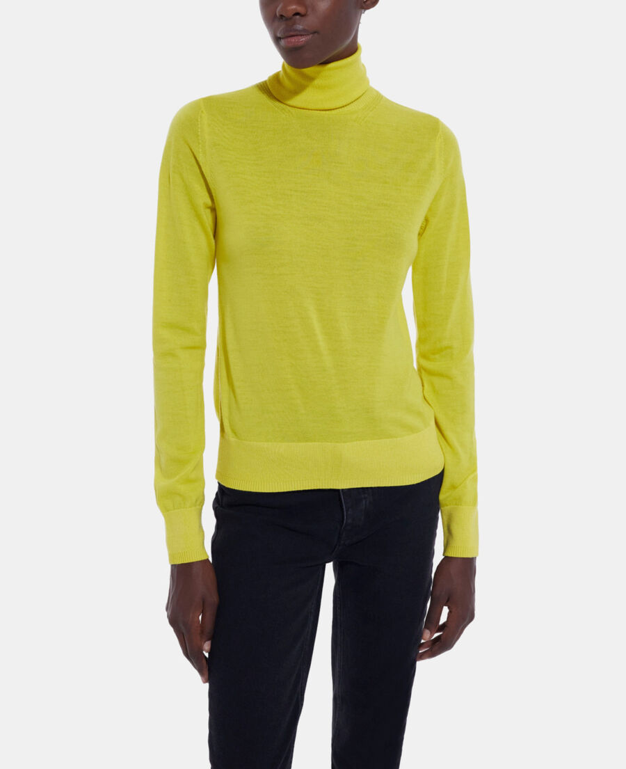 pull en laine jaune