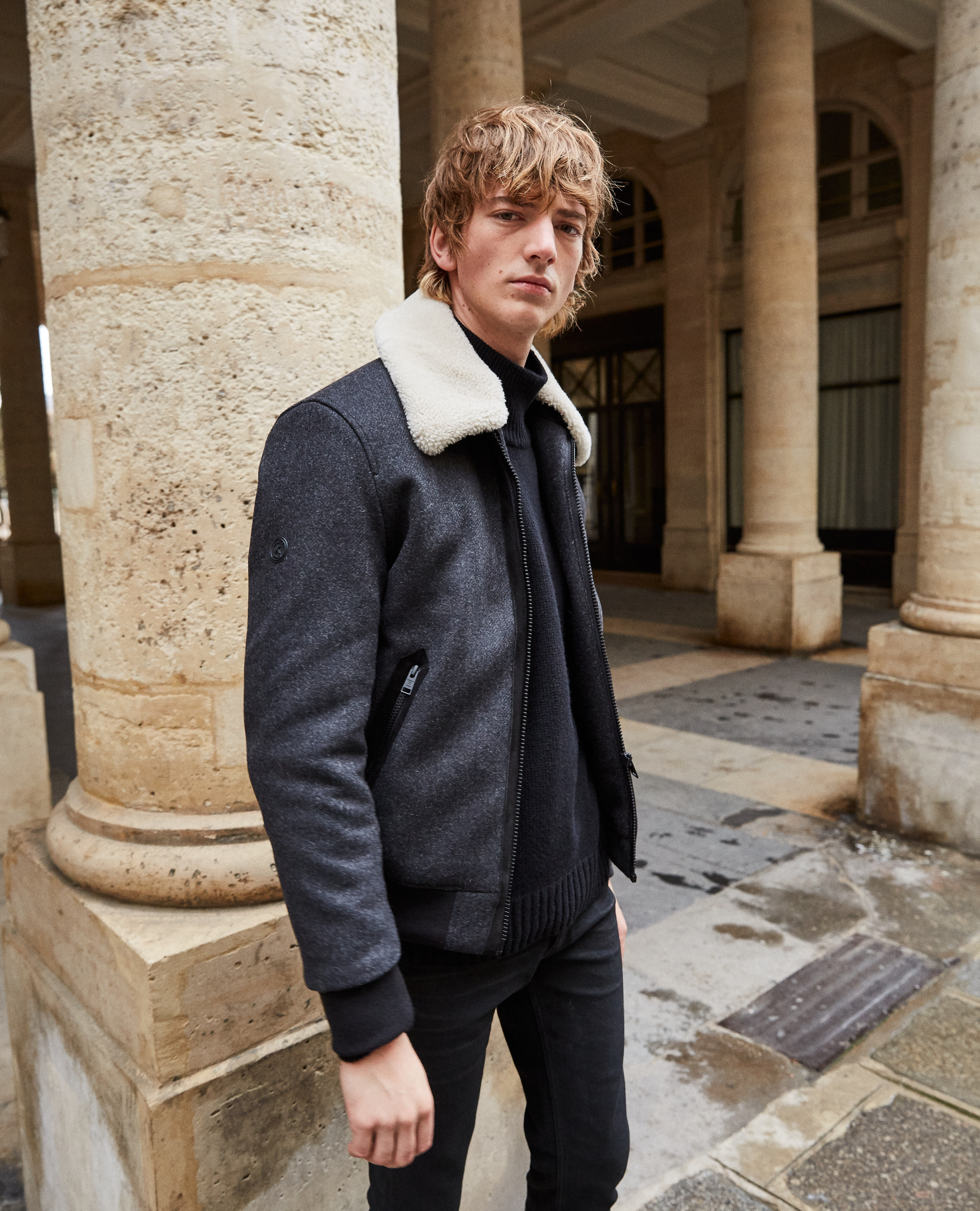 Zipped grey wool jacket with leather collar