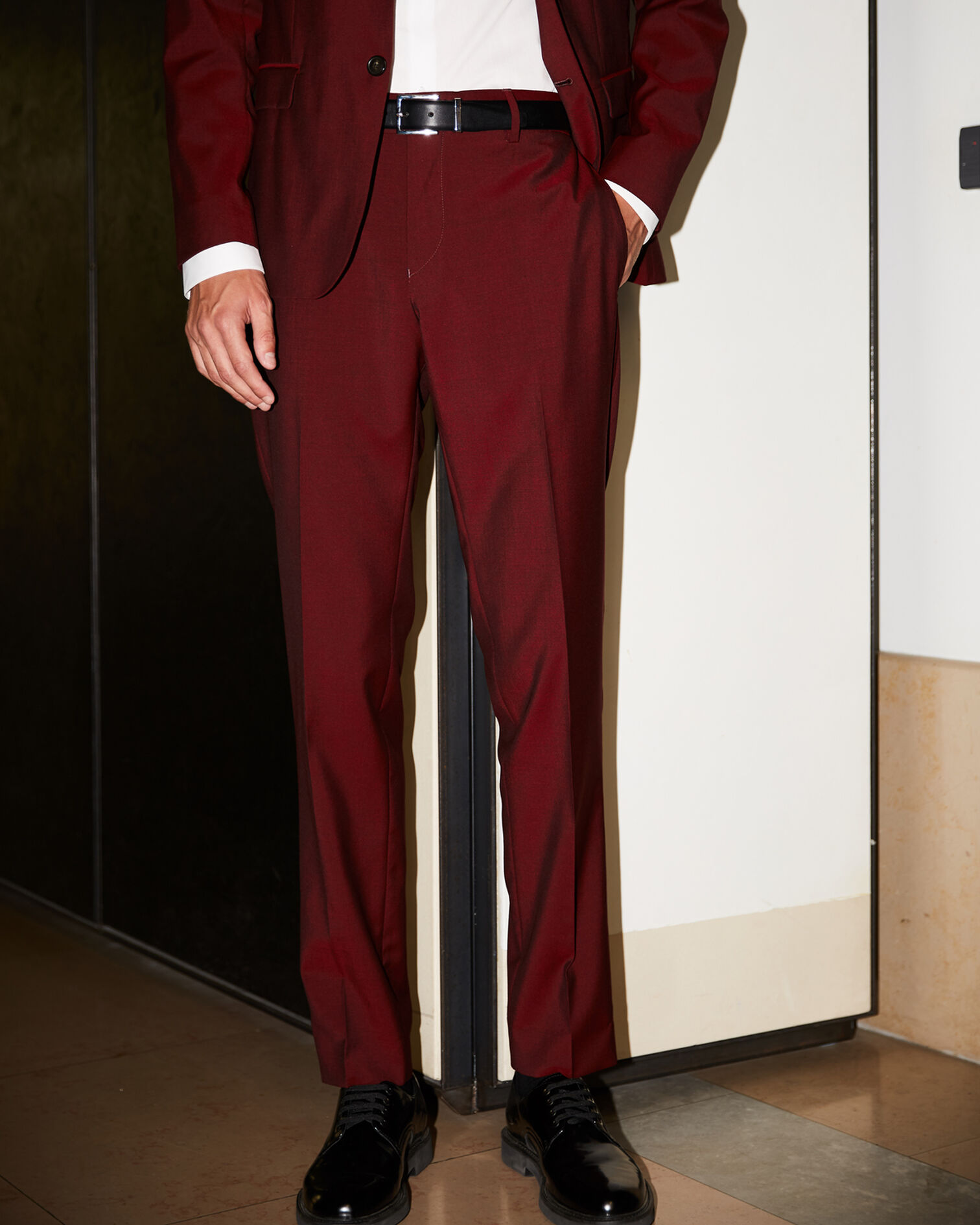 Slim-fitting burgundy wool pants w/piping, BURGUNDY, hi-res image number null