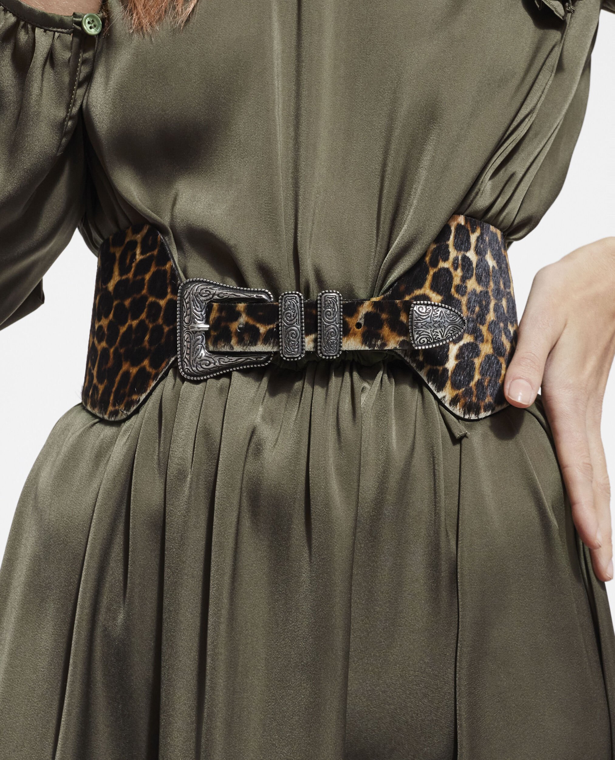 Breiter Gurtel aus Leder mit Leopardenprint