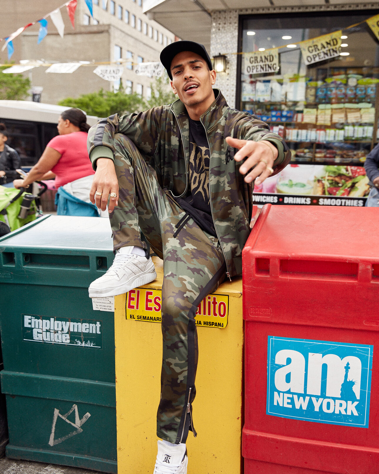 The Kooples HOMME KAKI sweat matière technique zippé imprimé camouflage