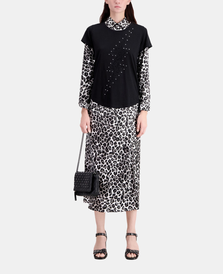 black t-shirt with lace lightning