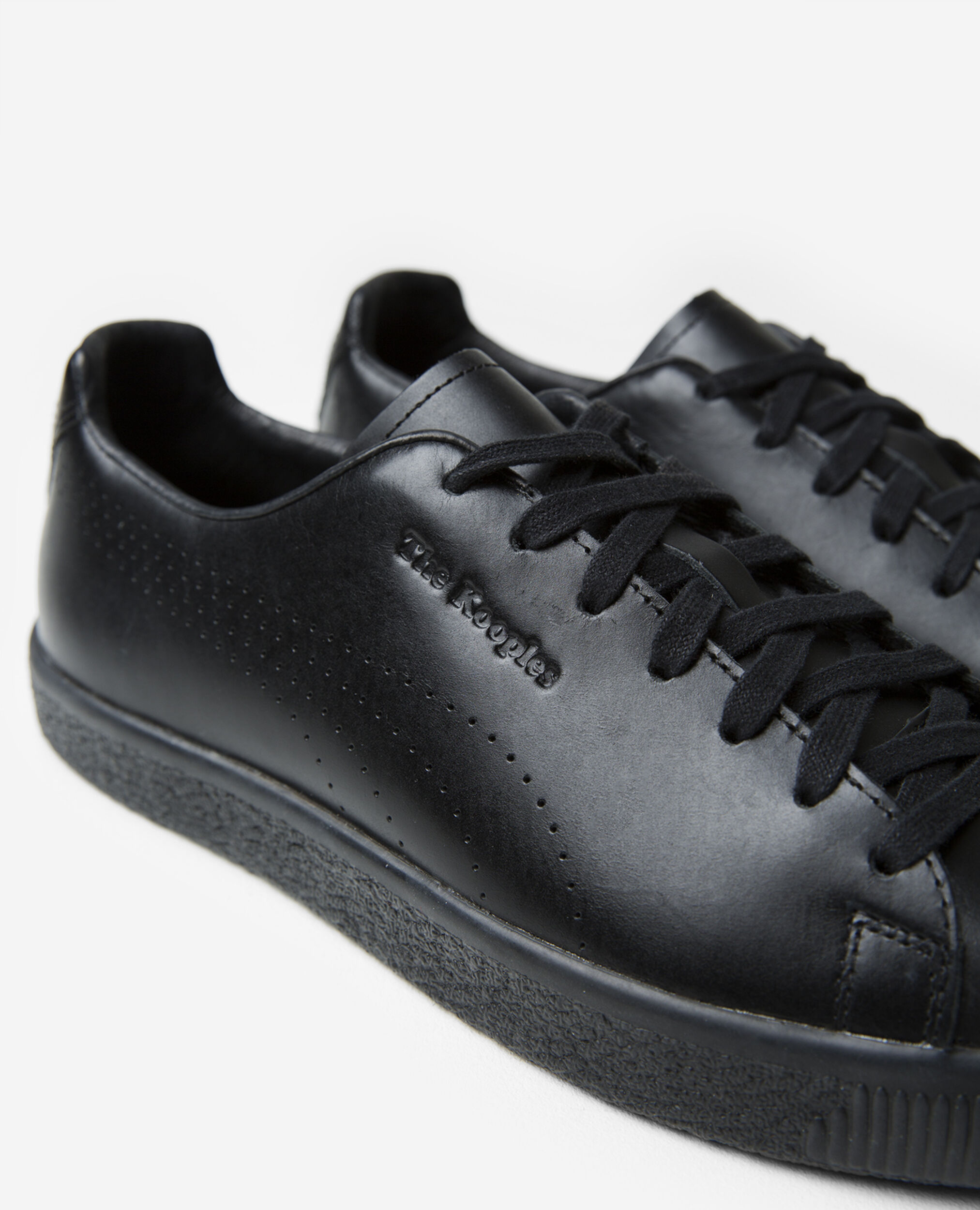 Grupo Pantera historia Deportivas abotinadas negras Clyde Puma x The Kooples