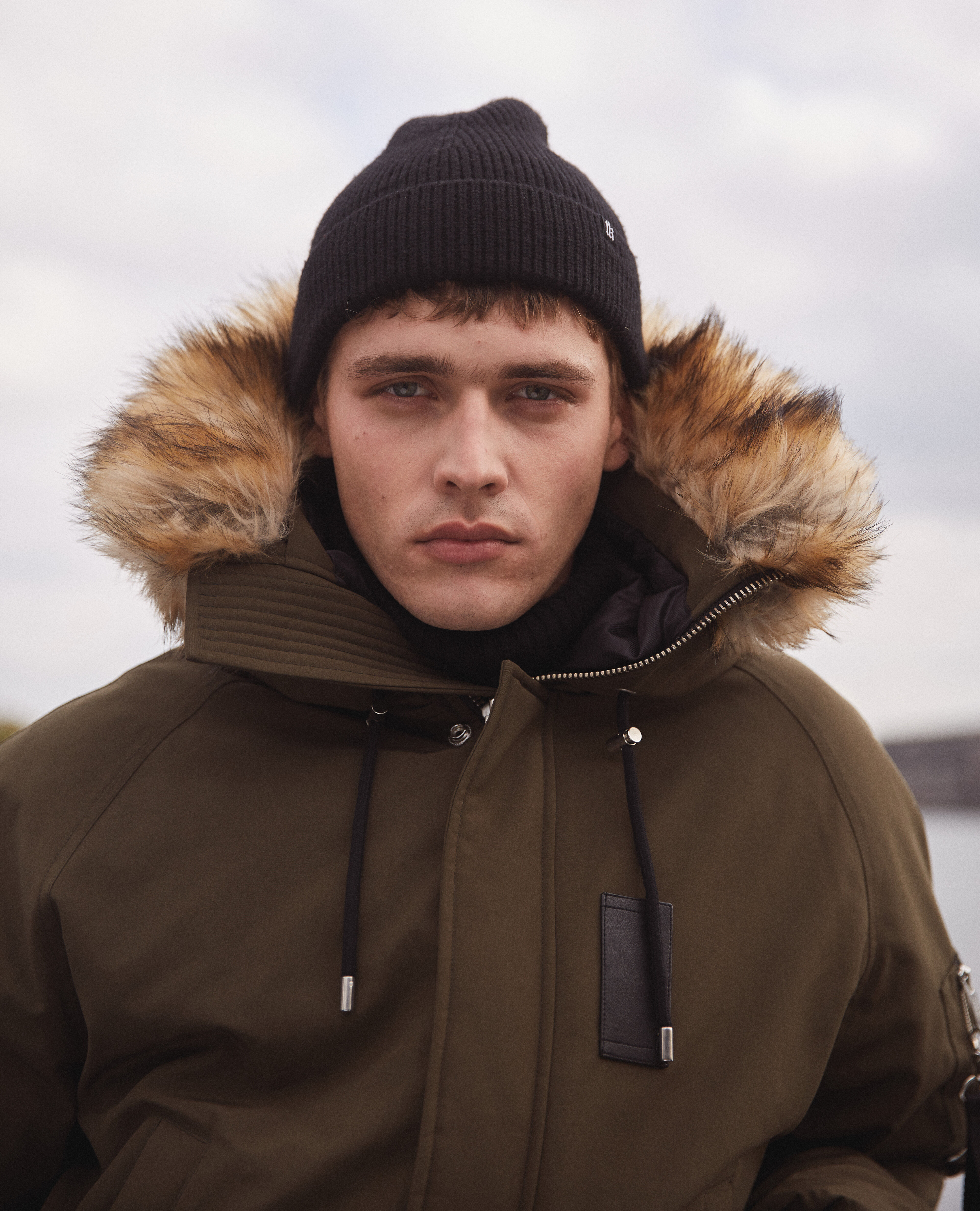 Short khaki down jacket