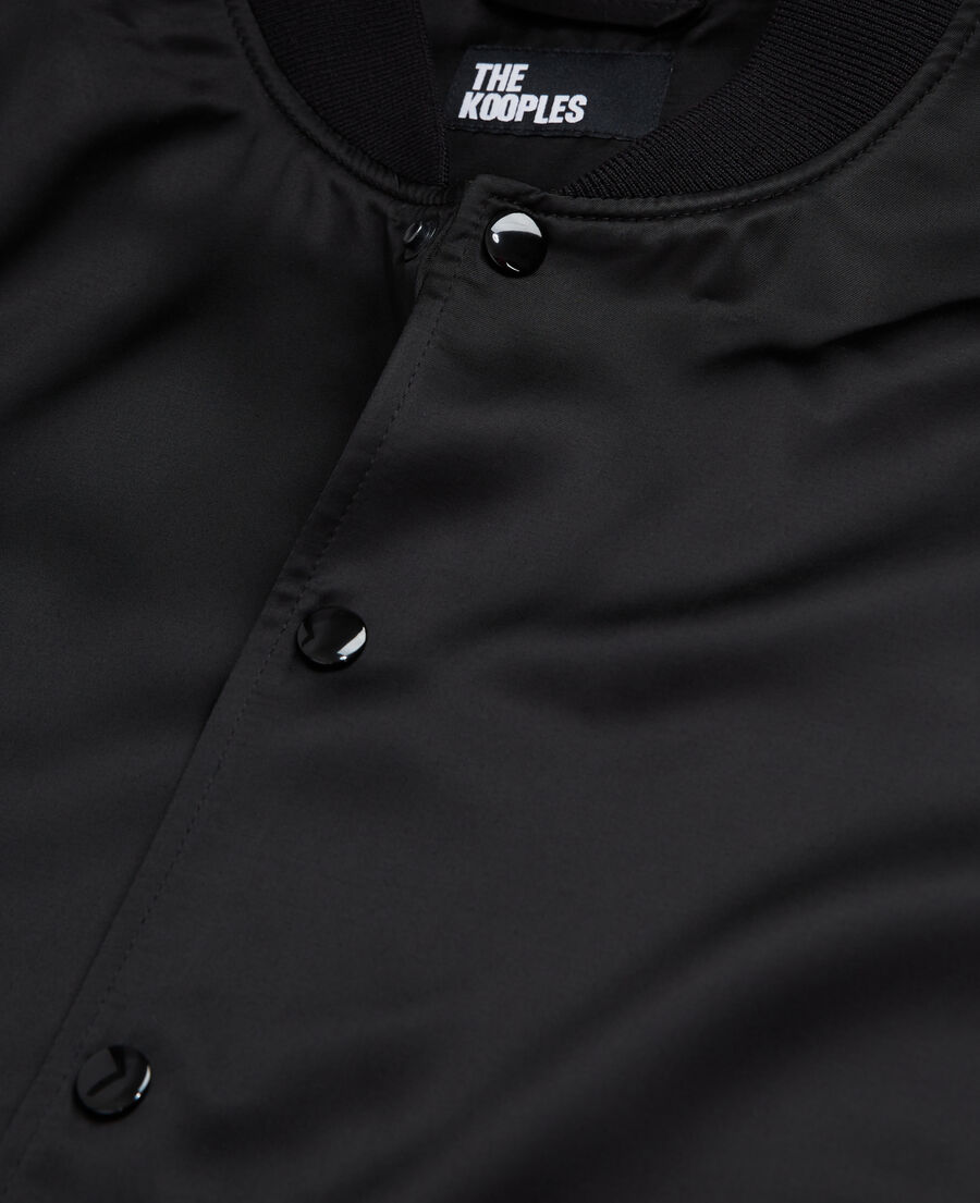 schwarze jacke mit satin-effekt