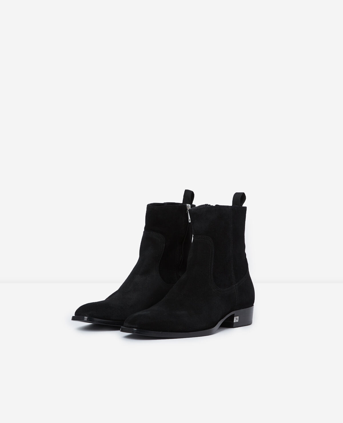 Black heeled suede boots