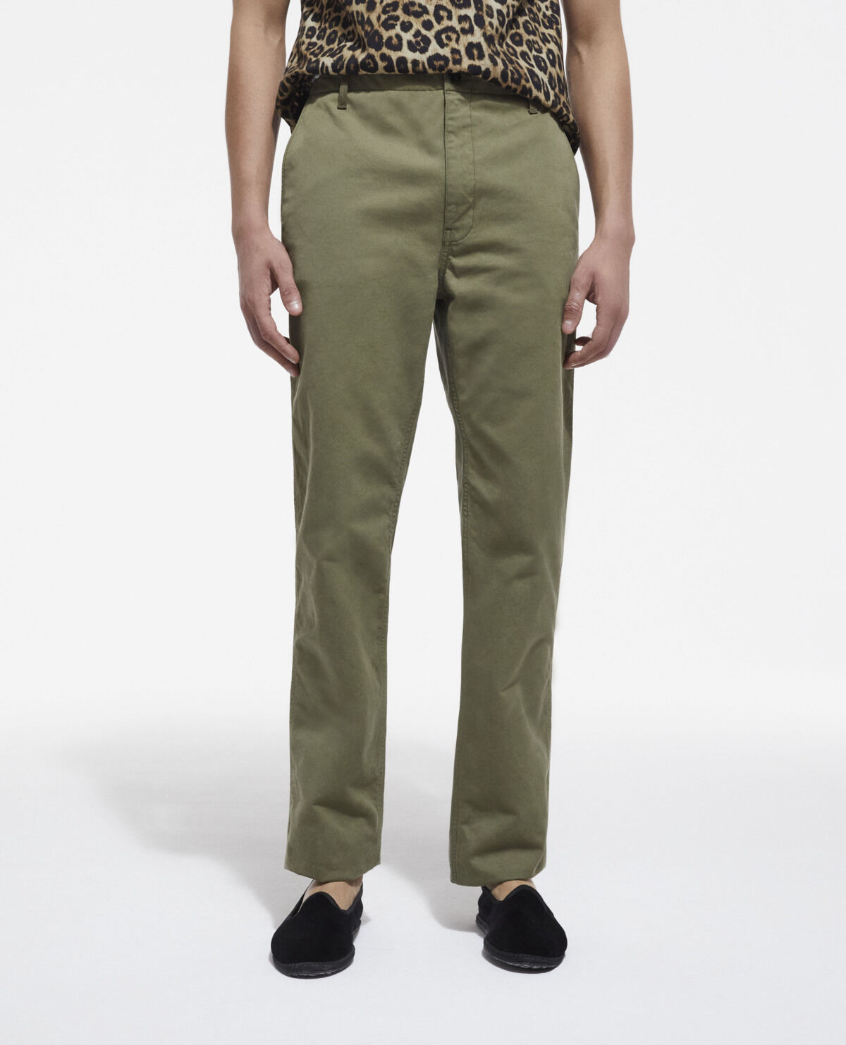 Khaki pants near me 2025