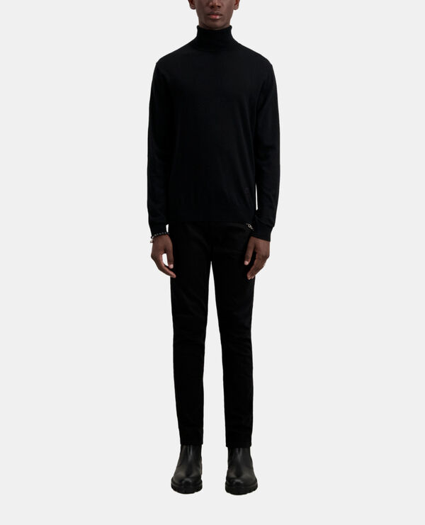 pull noir en laine mérinos