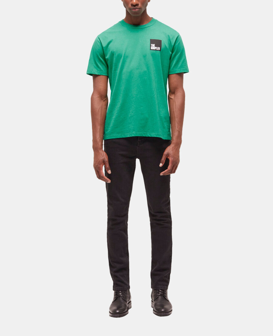 grünes t-shirt mit logo