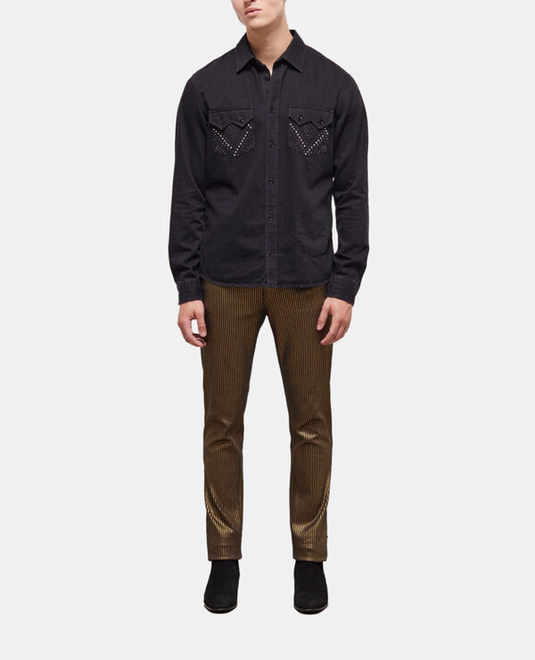 camisa tachuelas negra con cuello clásico