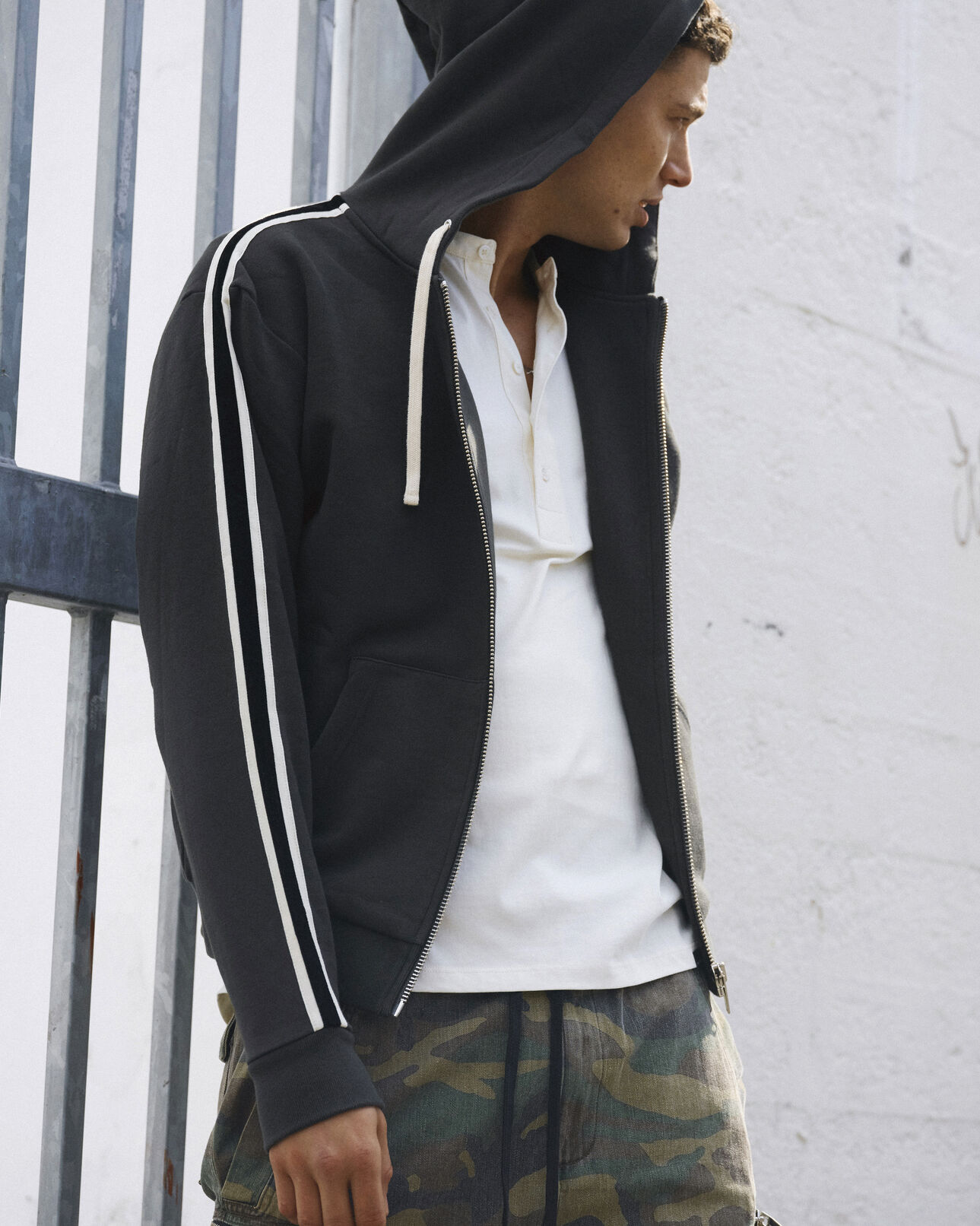The Kooples HOMME BOTTLE GREEN sweat vert zippé à capuche en molleton