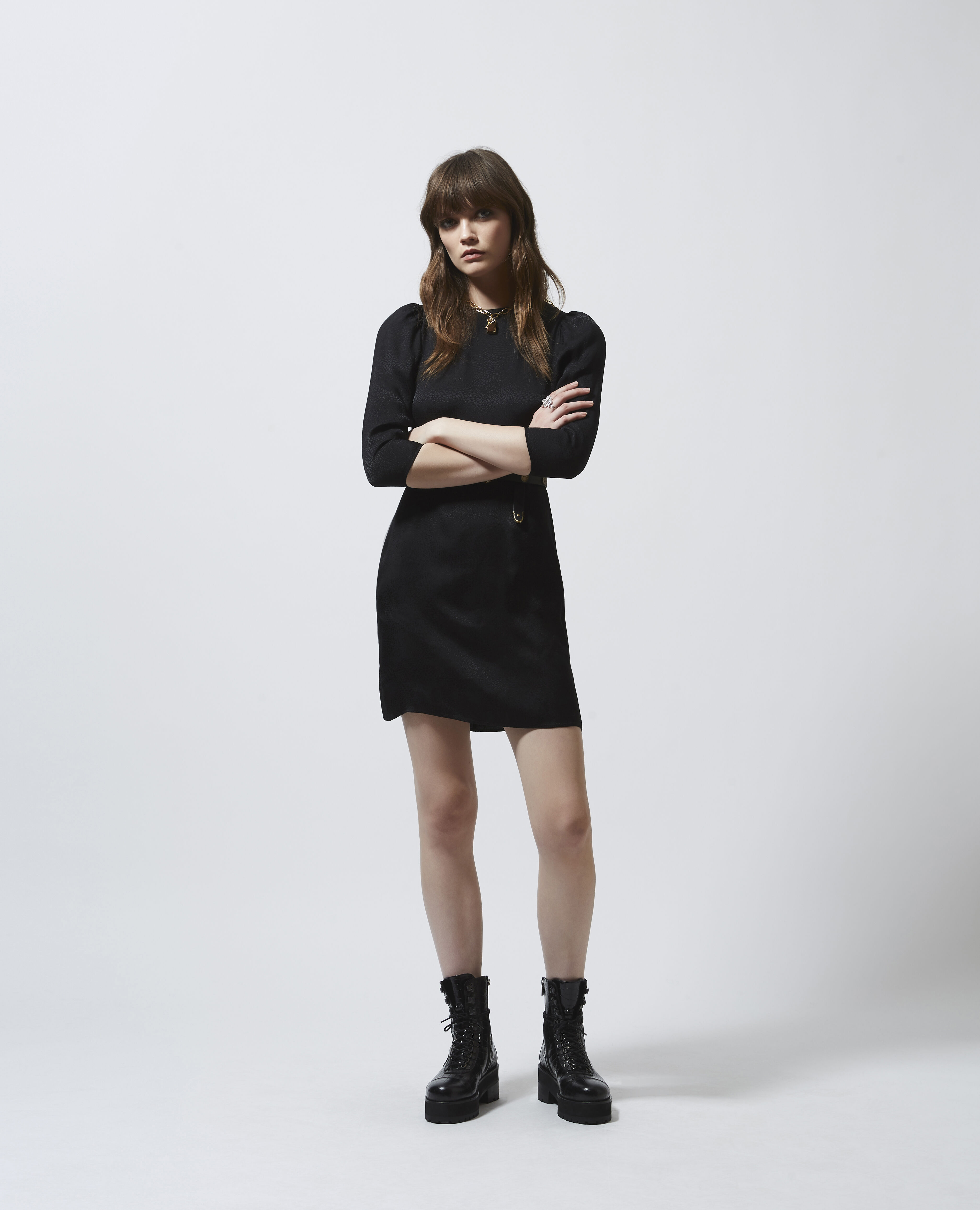 Robe best sale noire epaulette
