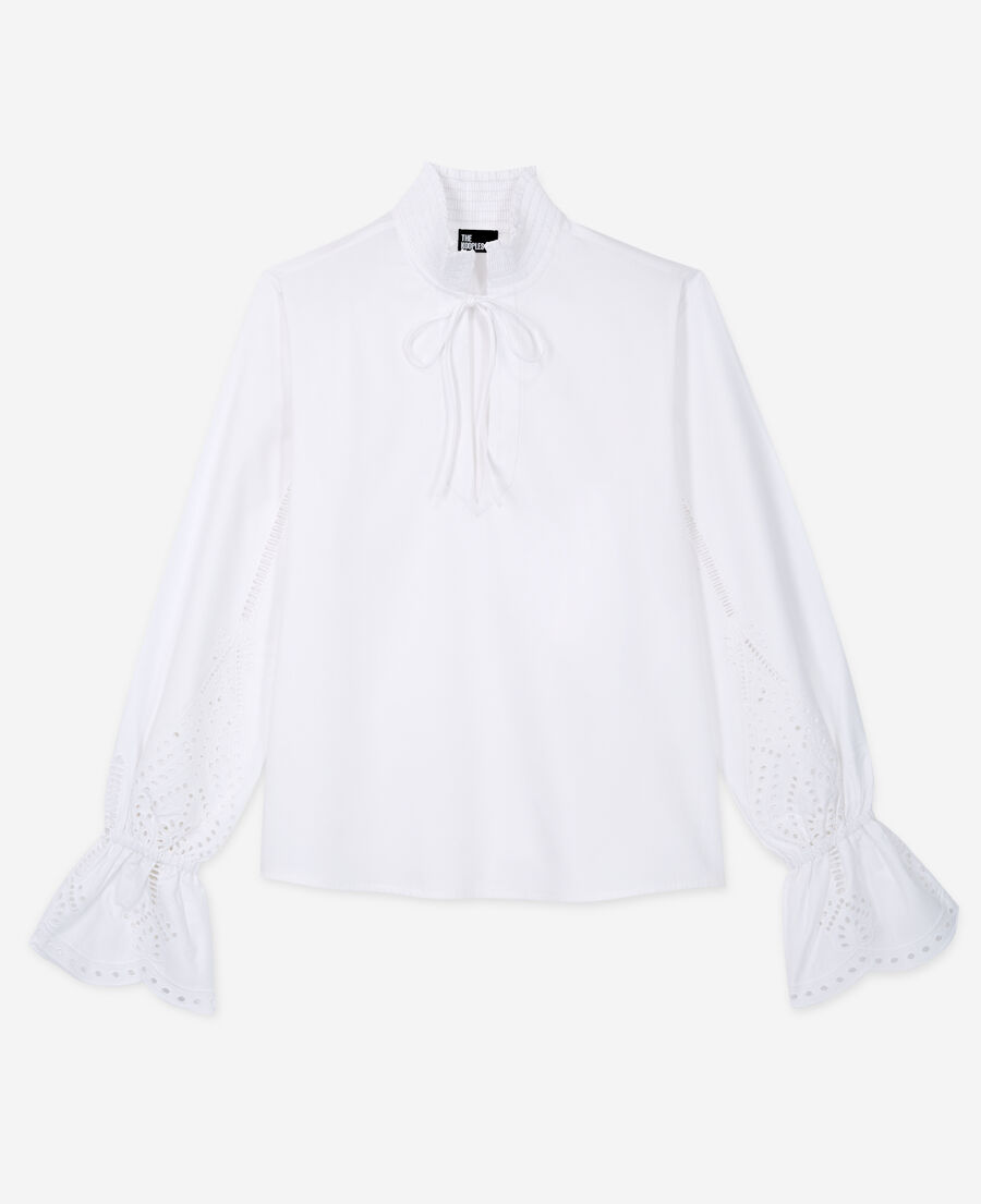 blouse blanche avec broderie anglaise