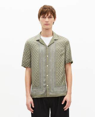 The Kooples HERREN FORET shirt mit kurzen &auml;rmeln und bandana-print in khaki