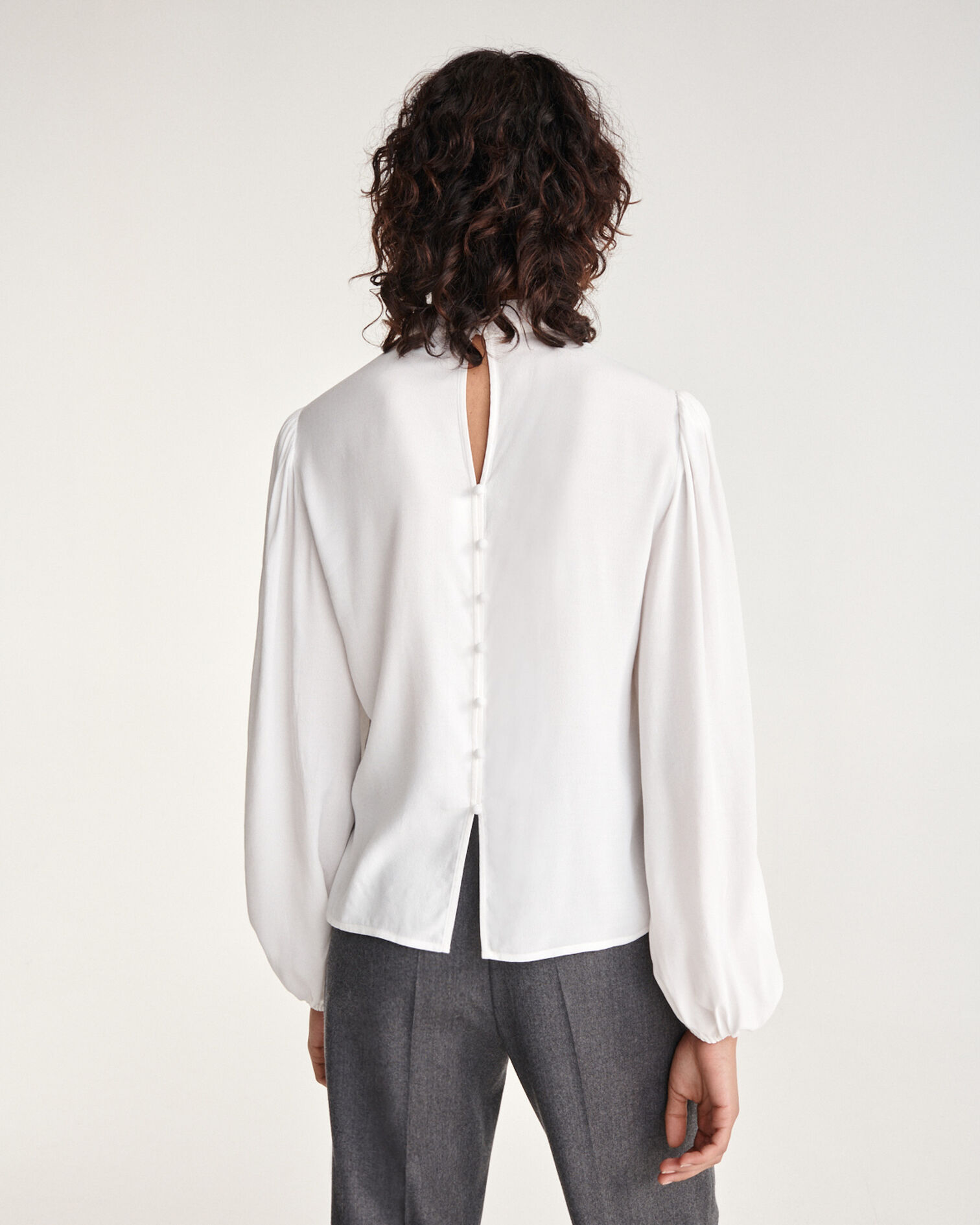 Top fluido blanco cuello alto, WHITE, hi-res image number null