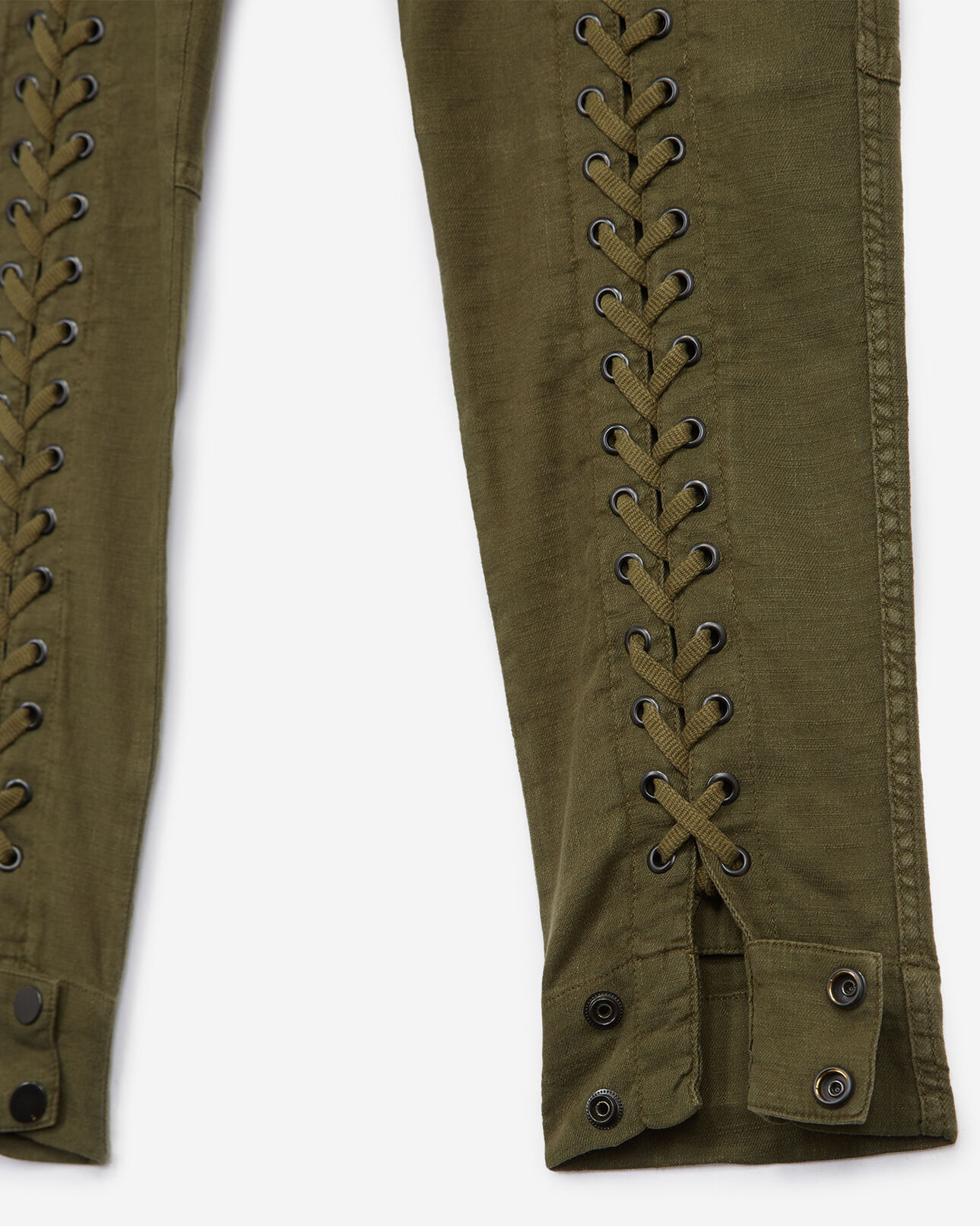 The Kooples DAMEN KAKI jeans im military-look mit taschen und khakifarbener schnürung