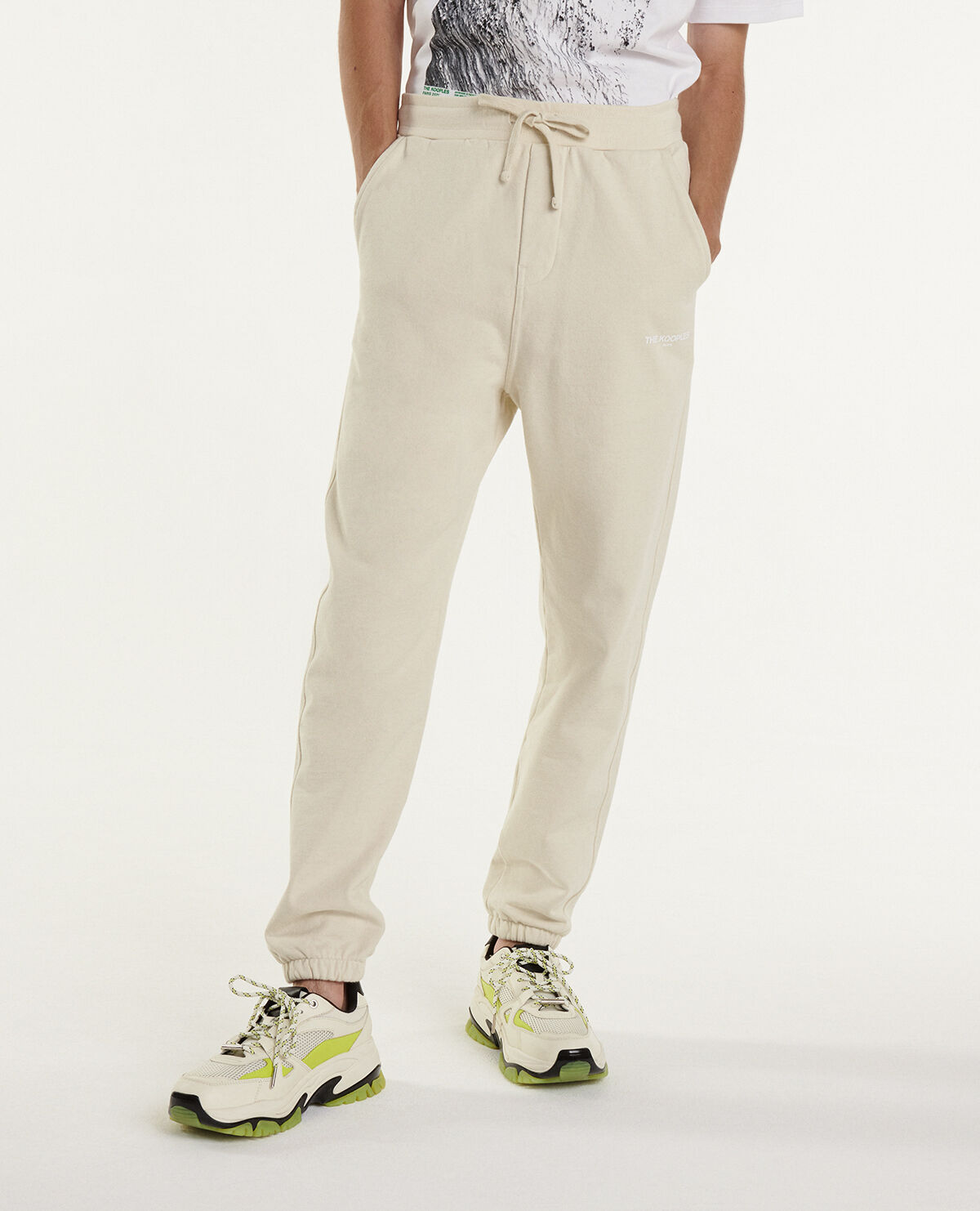 White jogging
