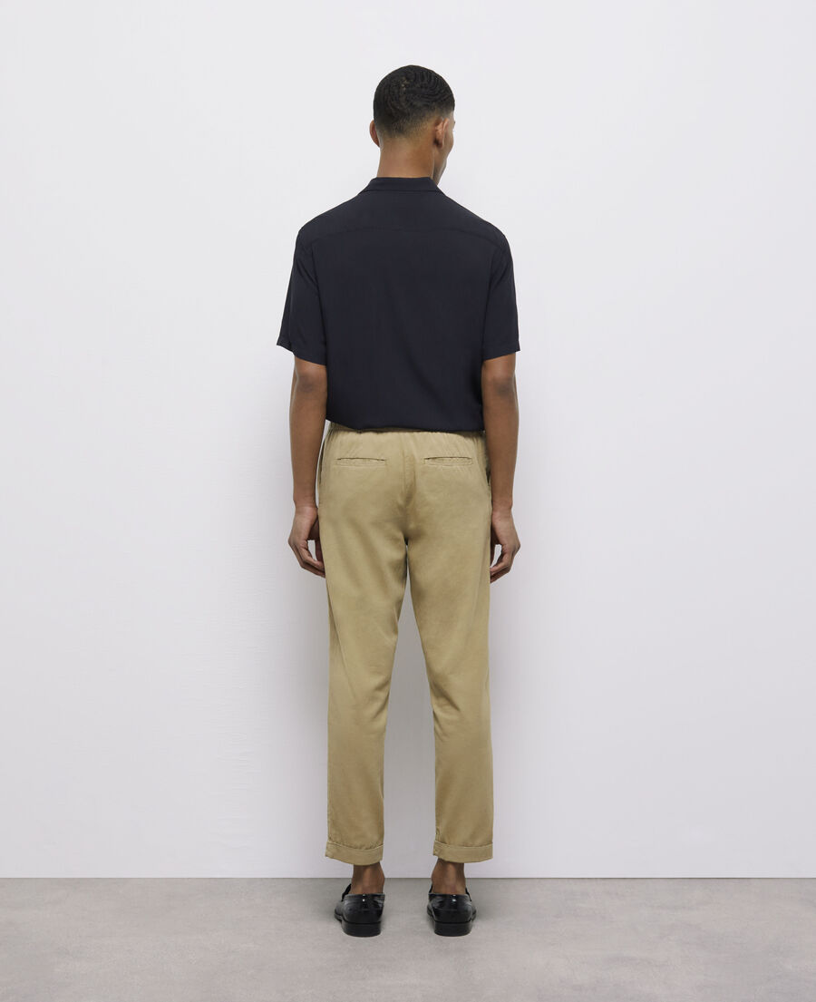 pantalón beige