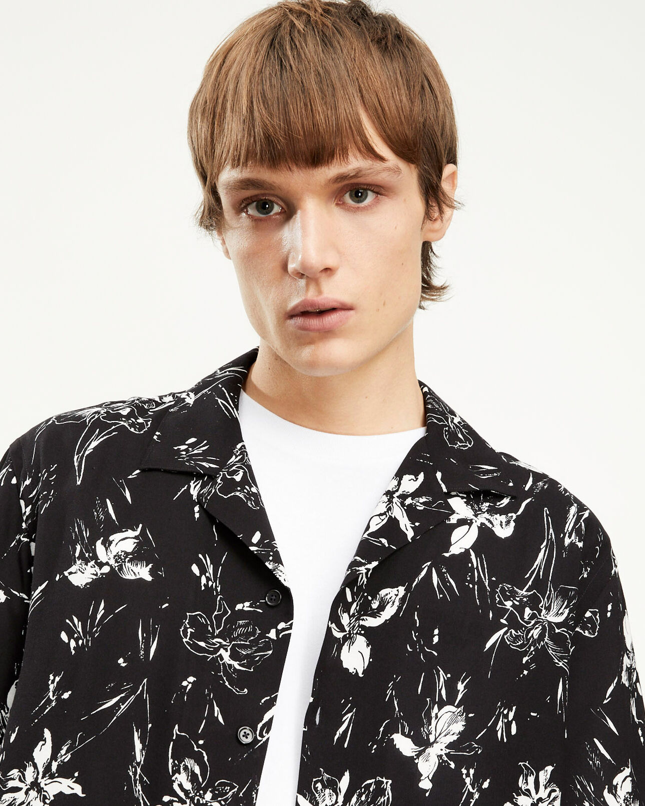 The Kooples MEN BLACK WHITE flowing floral shirt with short sleeves