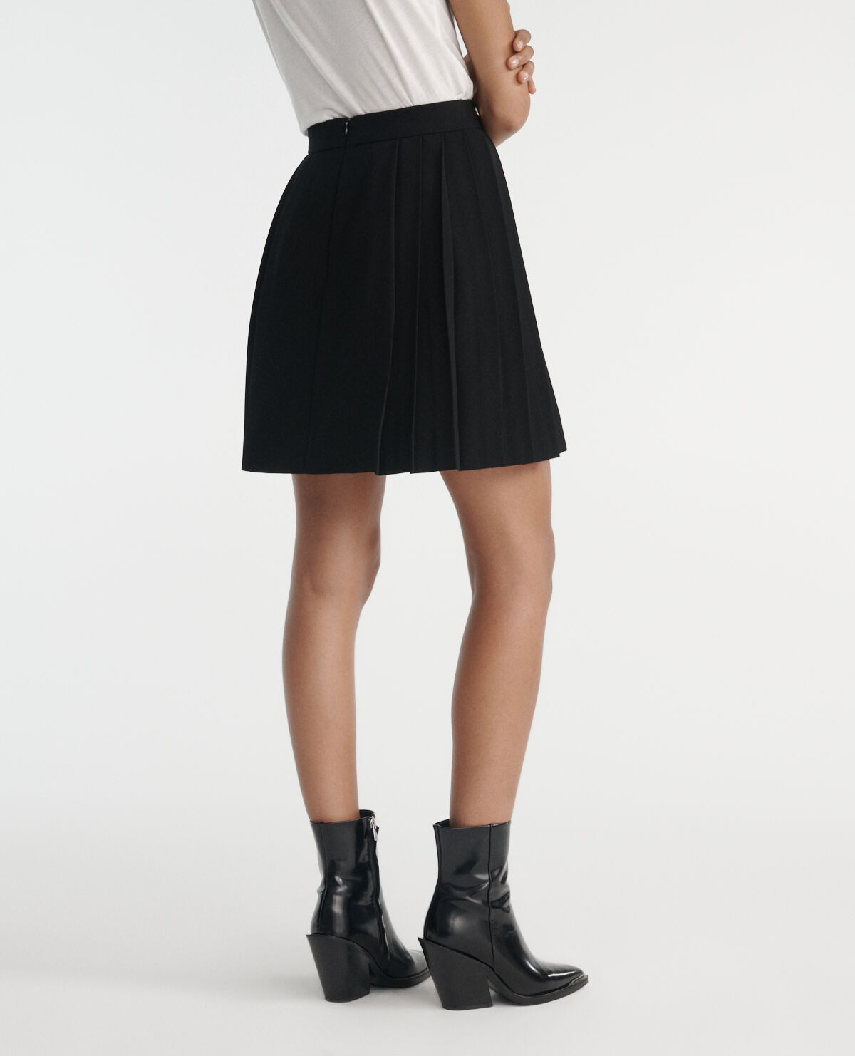 Jupe noire pliss e cr pe ceinture cha ne The Kooples