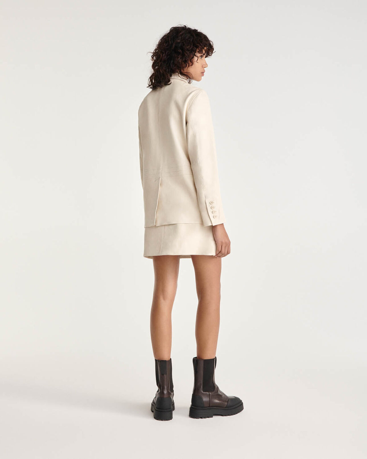 The Kooples FEMME WHITE jupe courte cuir écru détail de couture