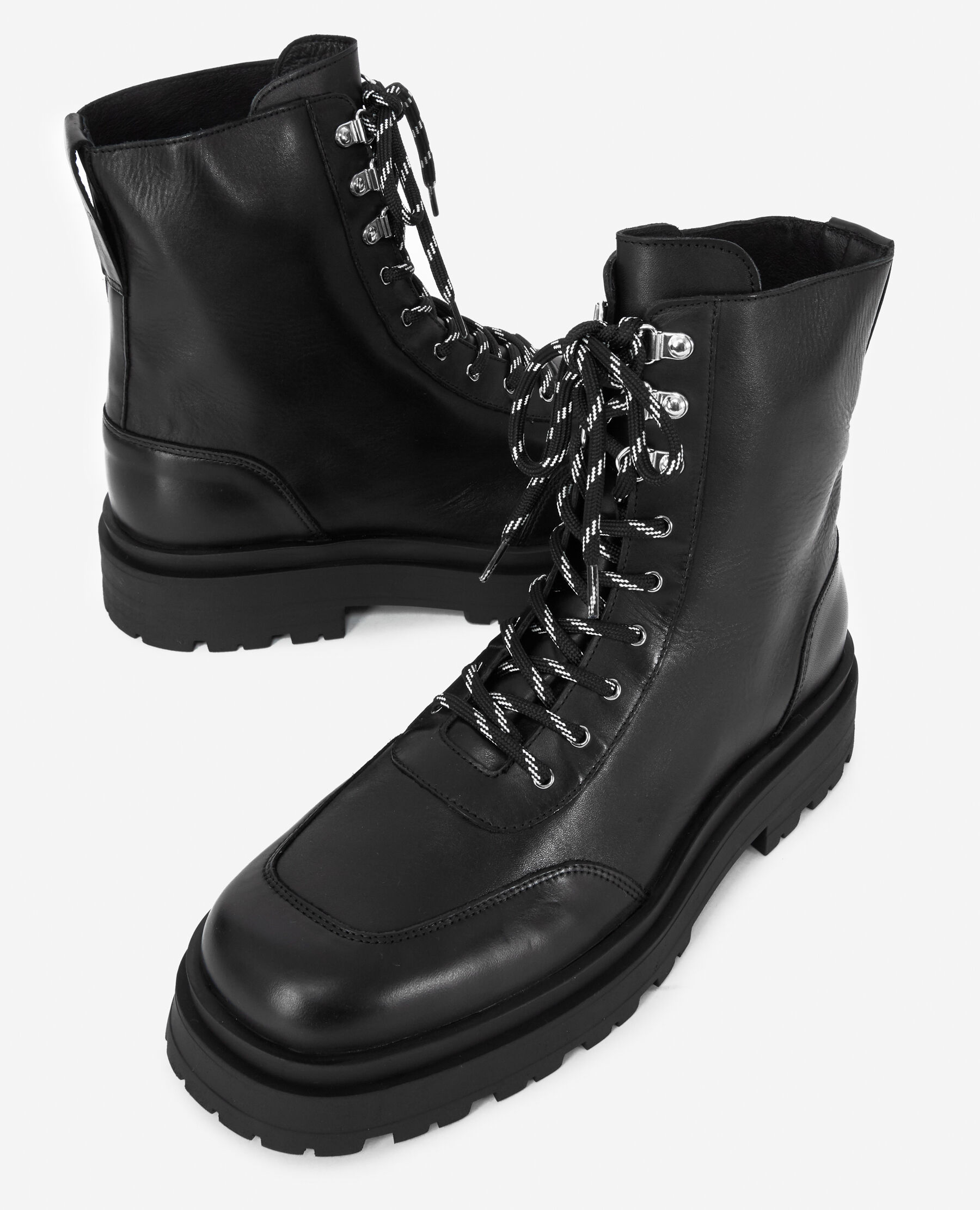 Grosse chaussure noir 2025