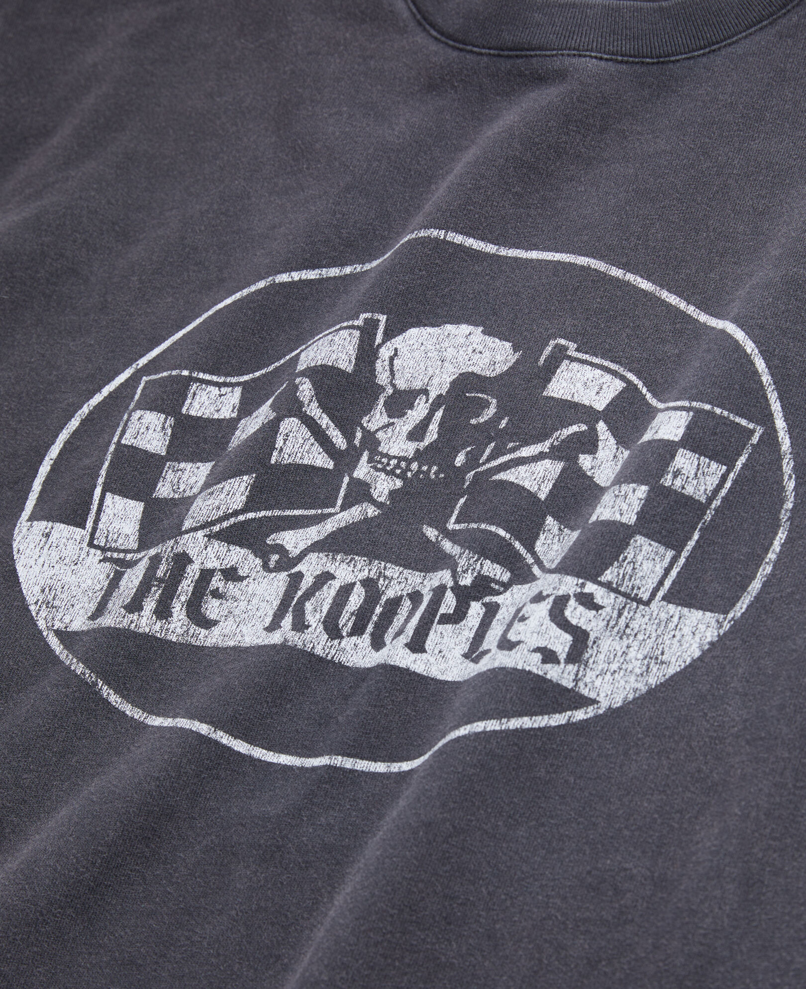 The Kooples HOMME BLACK WASHED t-shirt homme noir avec sérigraphie racing skull