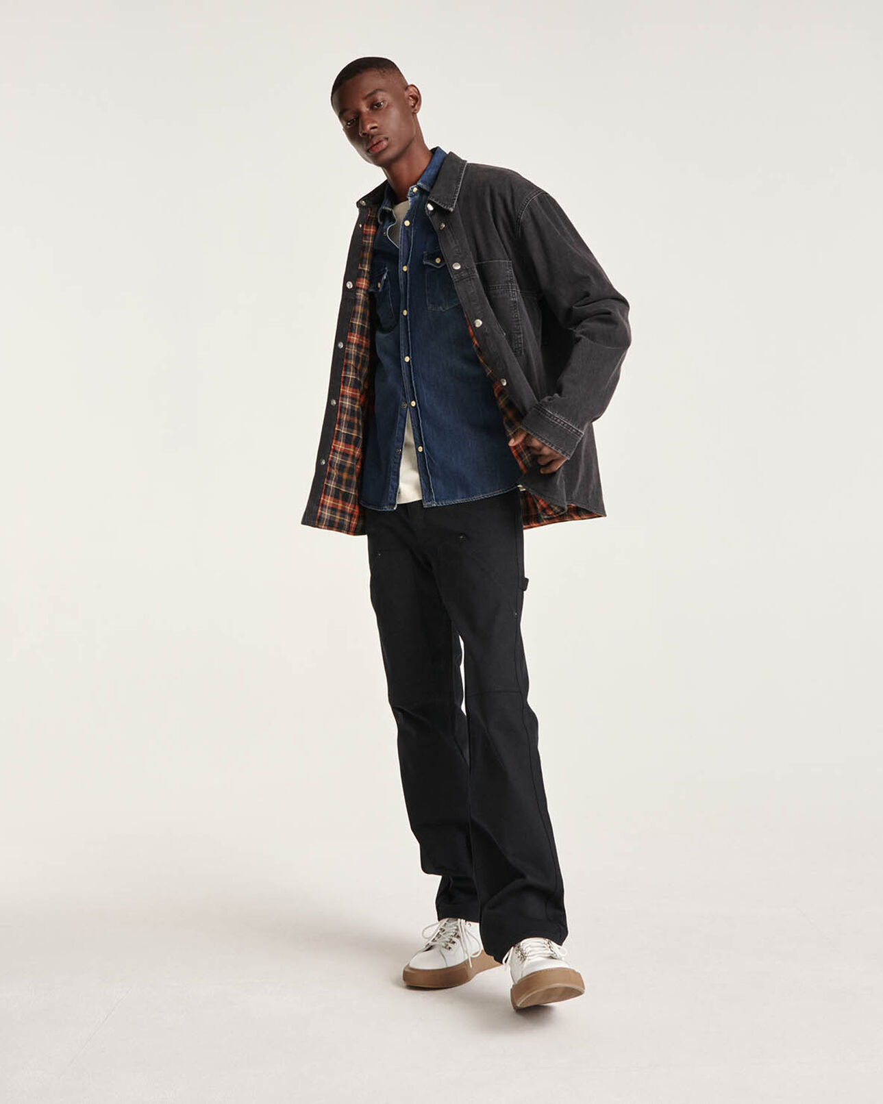 The Kooples HOMME BLACK WASHED chemise jean noir à doublure carreaux